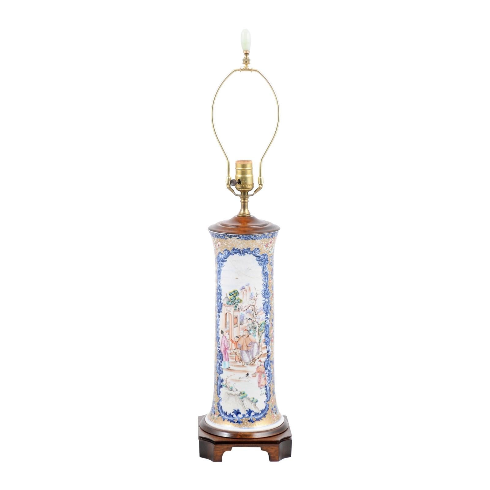 Vase en porcelaine d'exportation chinoise du 18ème siècle câblé comme une lampe