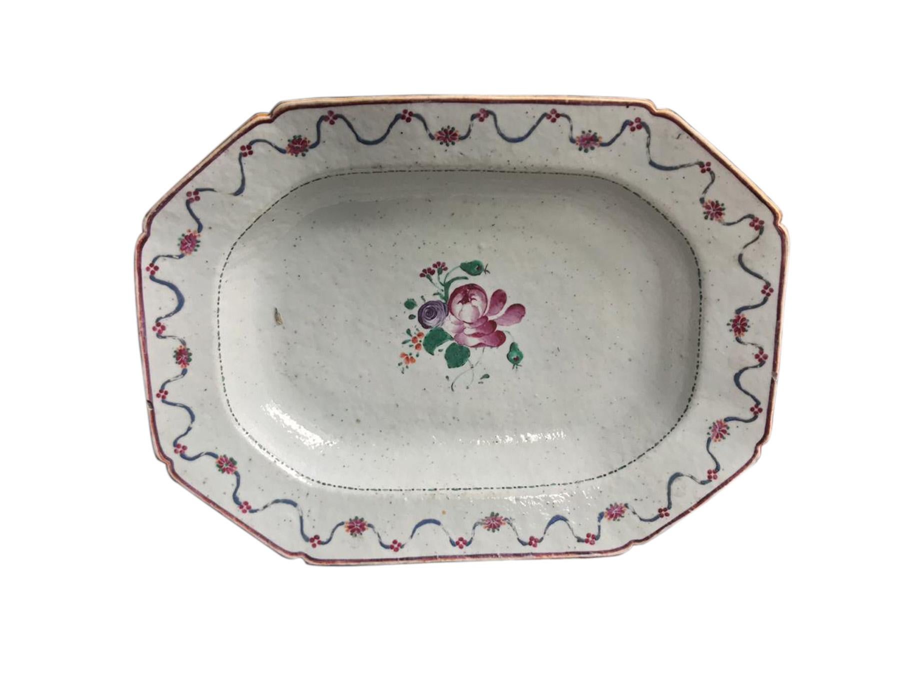 18th Century, Chinese Export Tureen, Cover and Matching Stand In Good Condition In Mexico City, MX