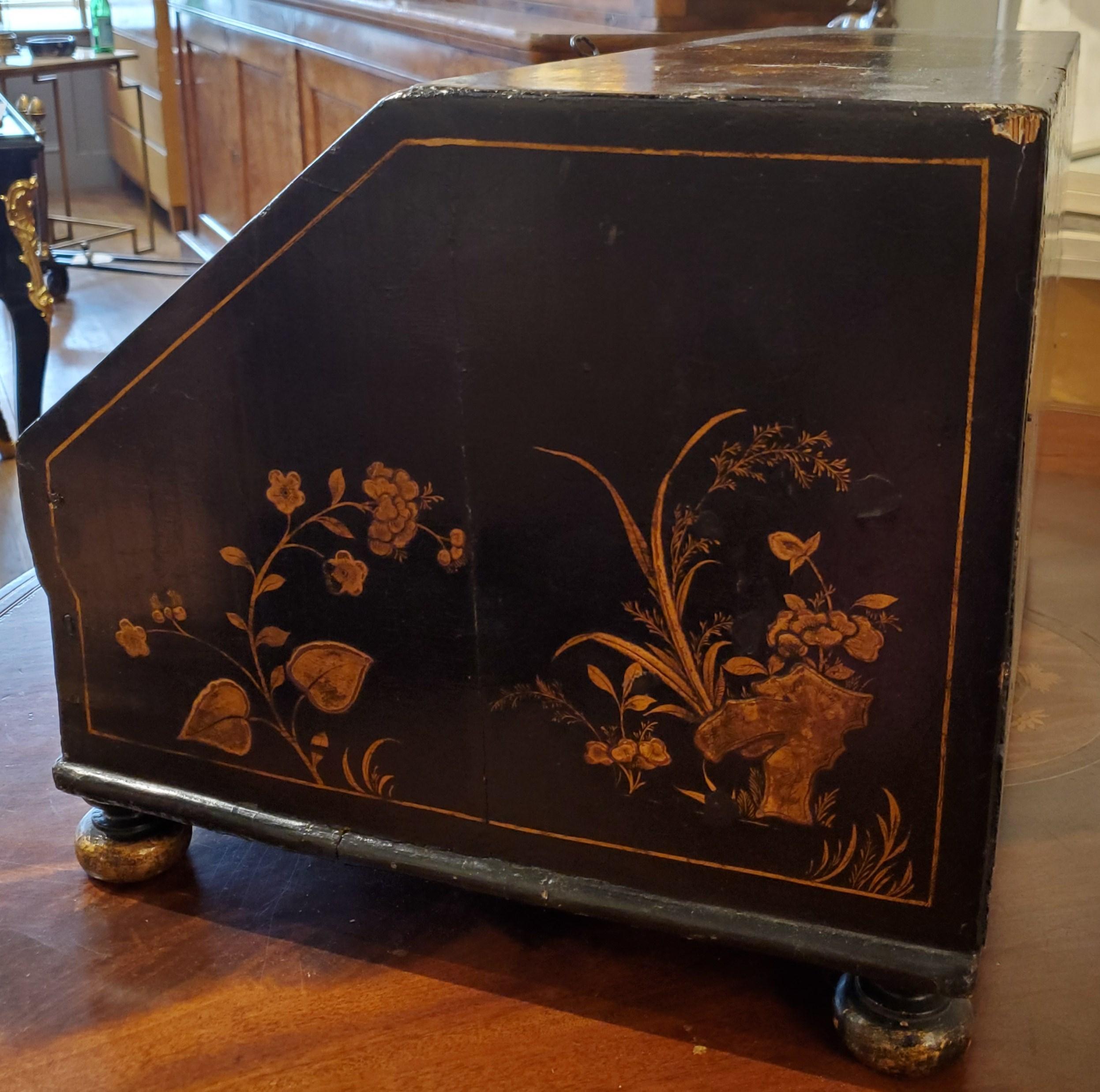 18th Century Black Lacquer Chinoiserie Decoration Chinese Export Writing Desk In Good Condition In Middleburg, VA