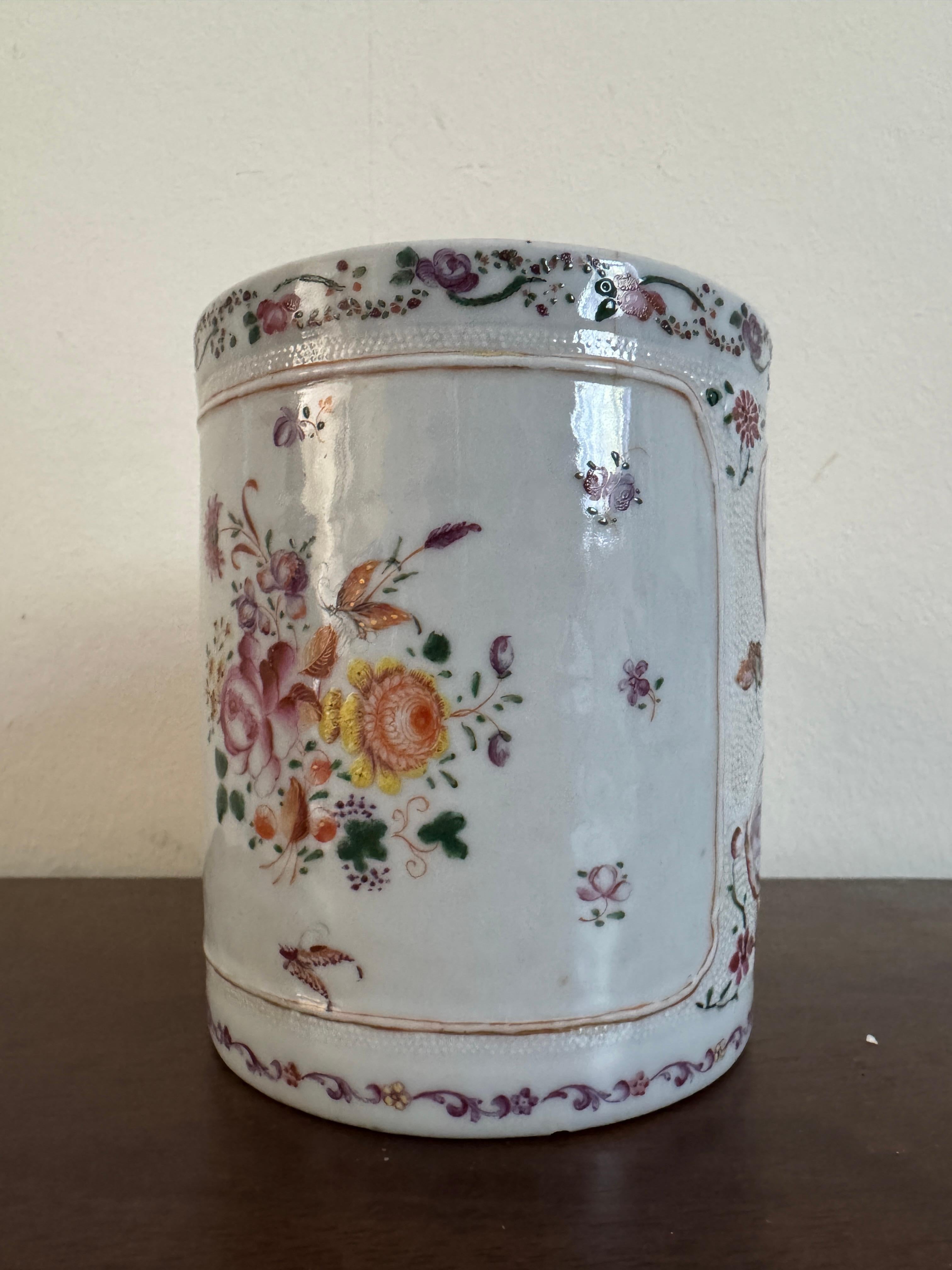 18th Century Chinese Famille Rose Tankard In Fair Condition For Sale In Basildon, GB