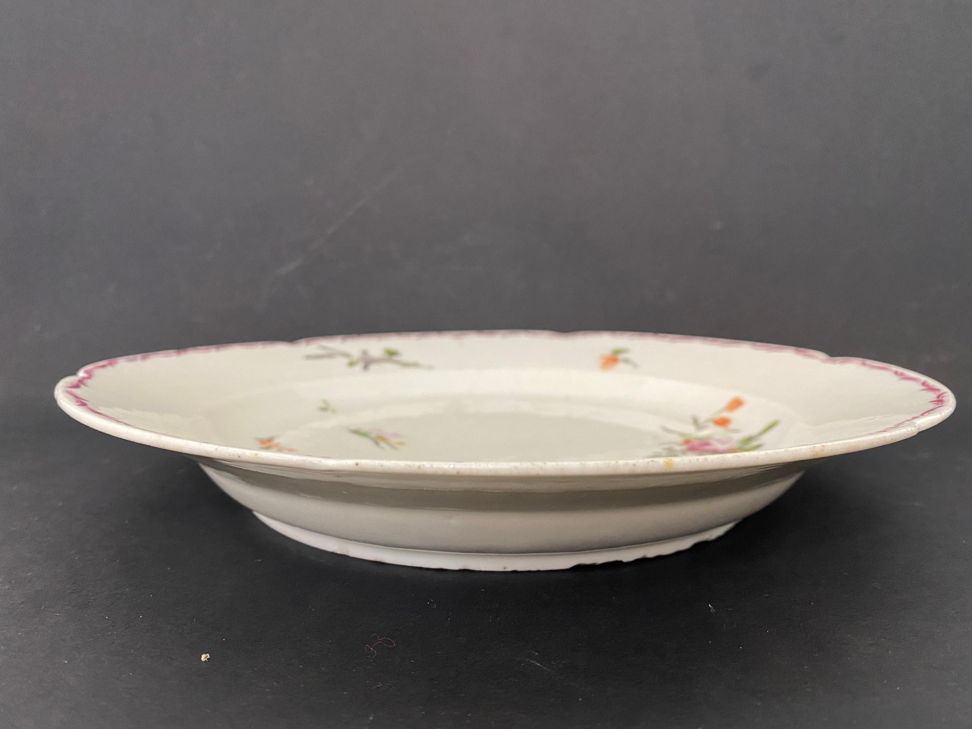 18th Century Chinese Flower Plate from the Compagnie Des Indes In Good Condition For Sale In Beuzevillette, FR