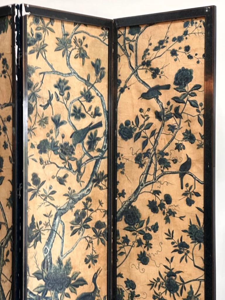 18th Century Chinese Hand-Painted Wallpaper Four-Panel Screen For Sale 4