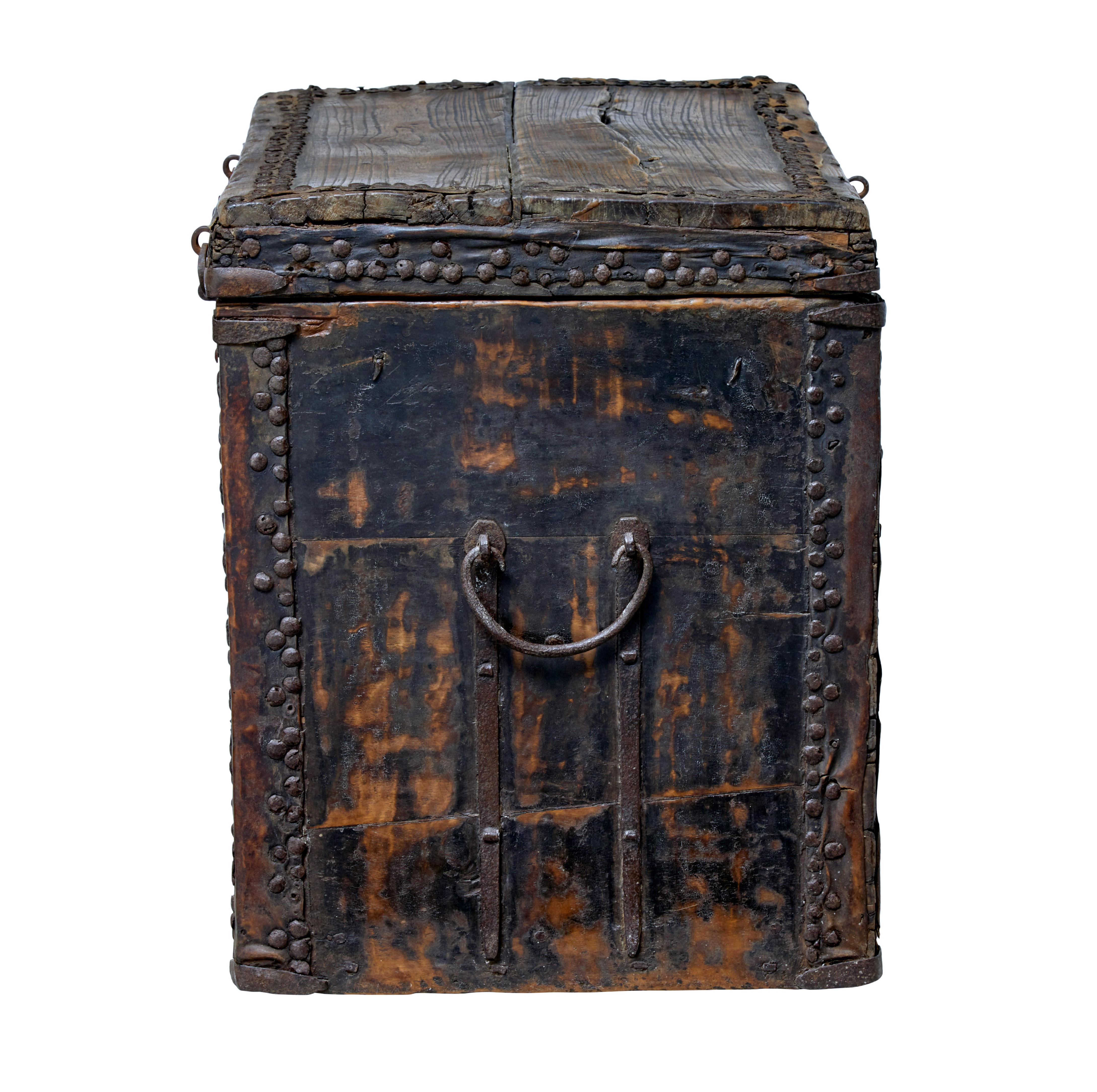 Qing 18th century Chinese hard wood coffer chest For Sale
