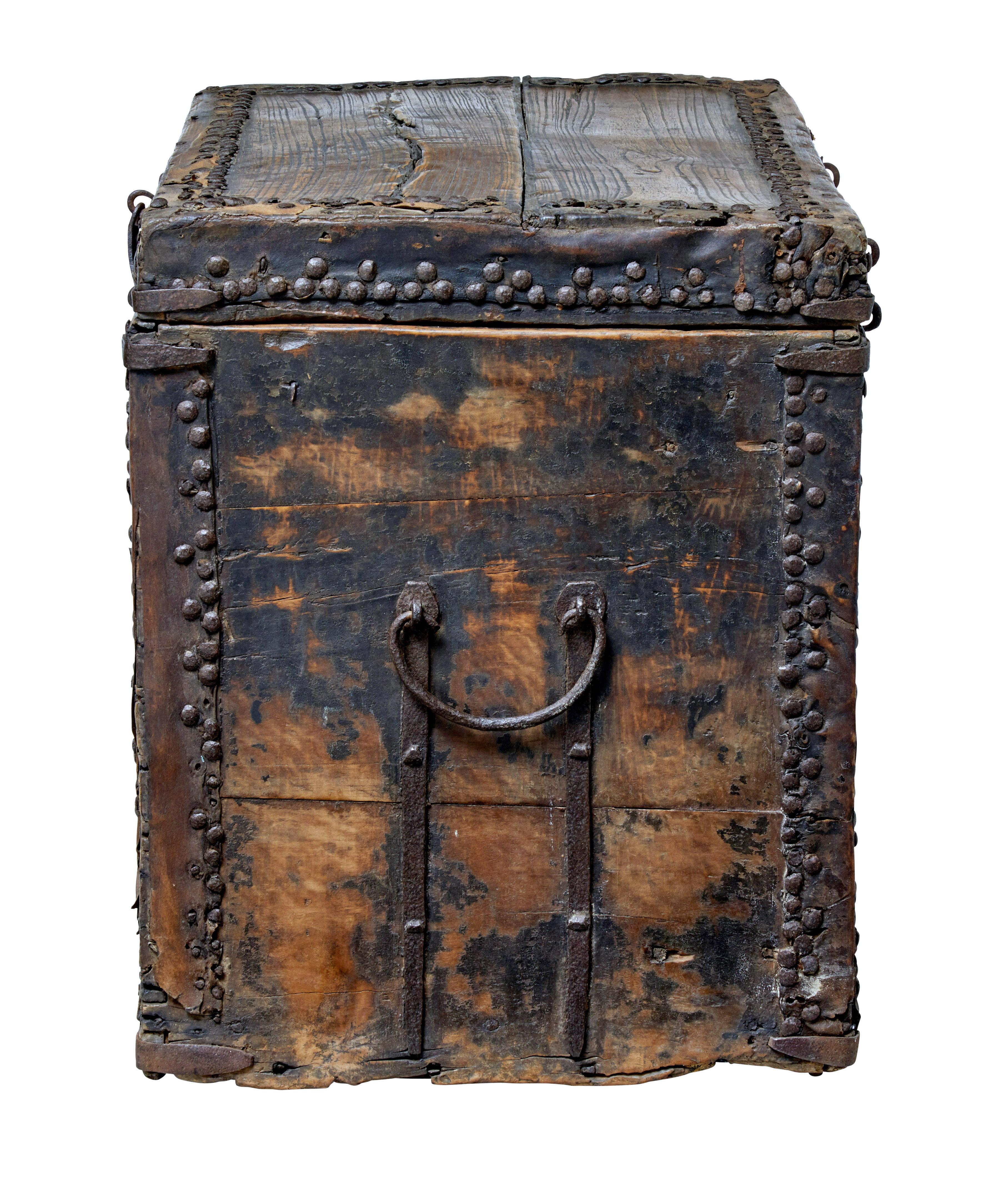 18th century Chinese hard wood coffer chest In Fair Condition For Sale In Debenham, Suffolk