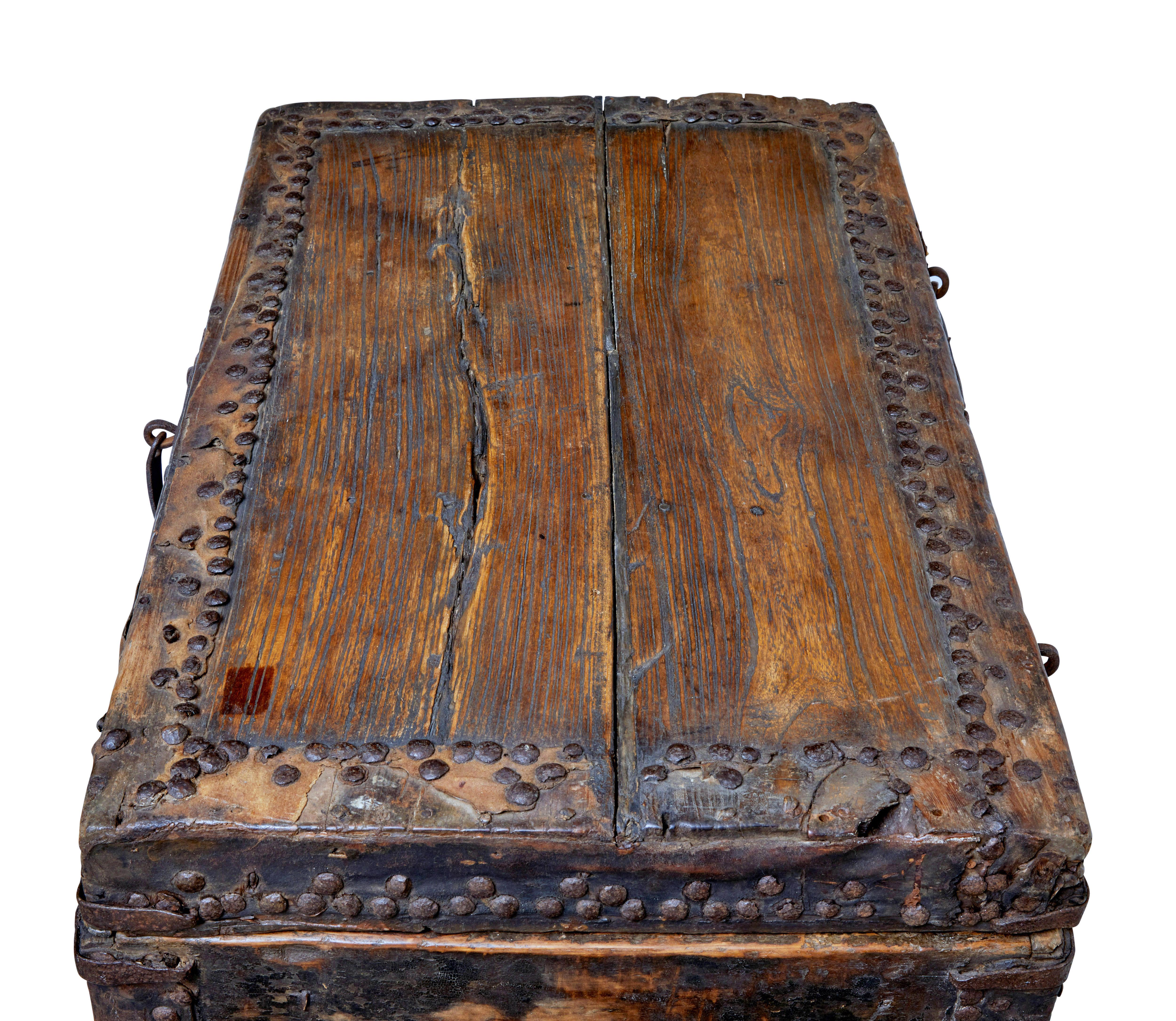Arca de madera dura china del siglo XVIII en Bueno estado para la venta en Debenham, Suffolk