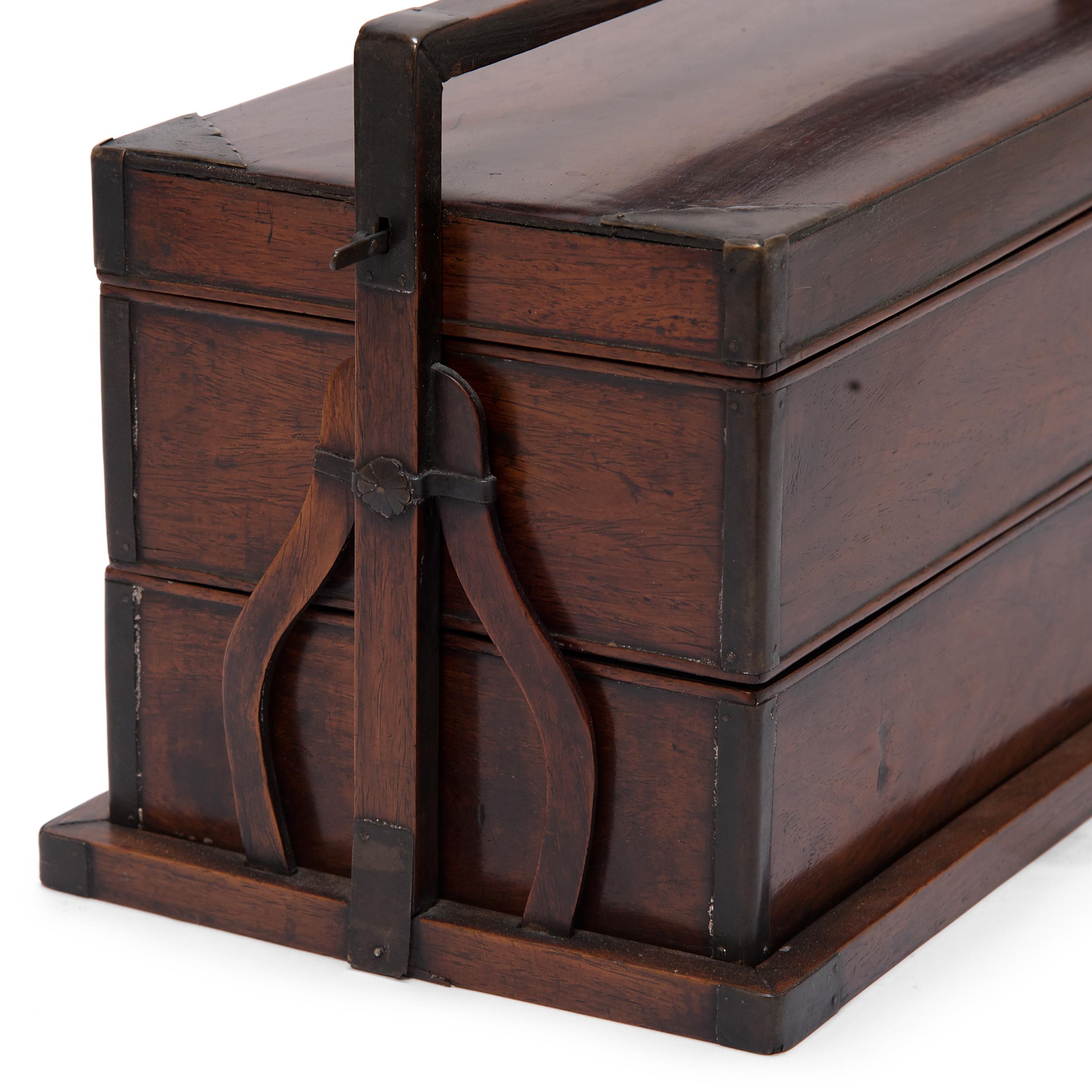 Chinese Picnic Box, c. 1750 In Good Condition For Sale In Chicago, IL