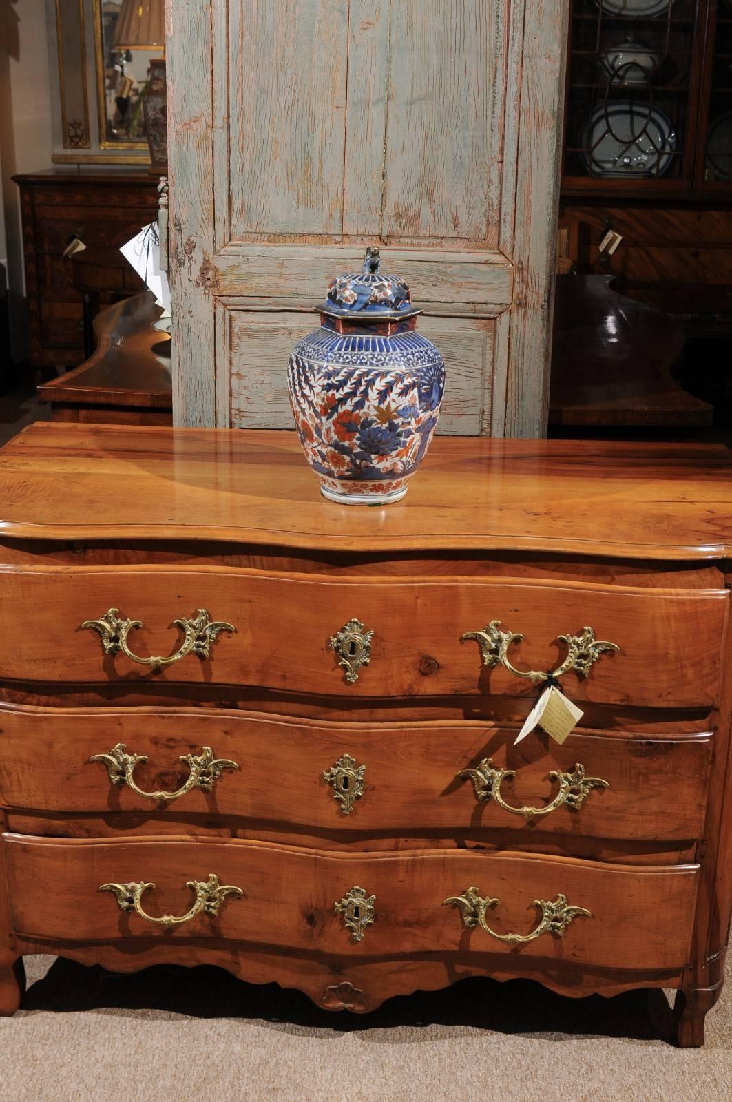 18th Century and Earlier 18th Century Chinese Imari Covered Urn