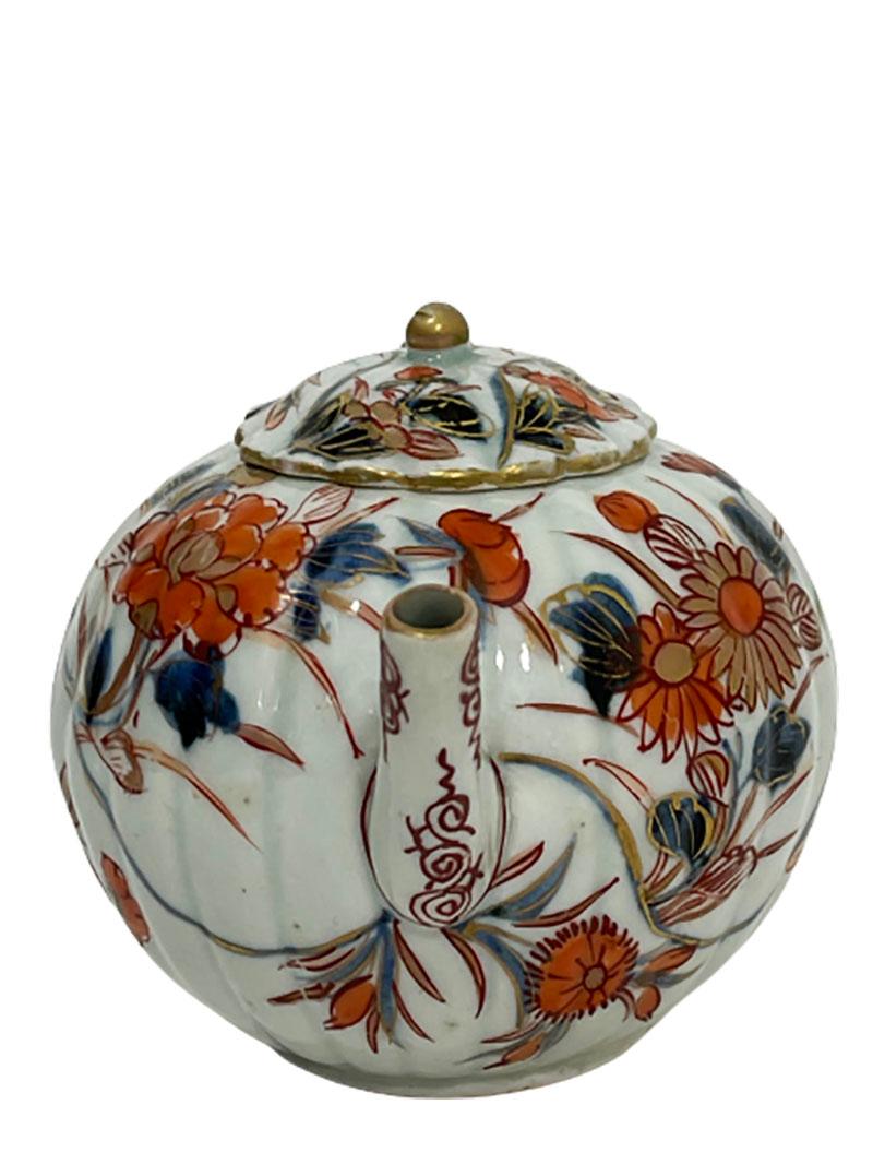 18th Century Chinese Imari Pumpkin Shaped Small Teapot In Good Condition In Delft, NL