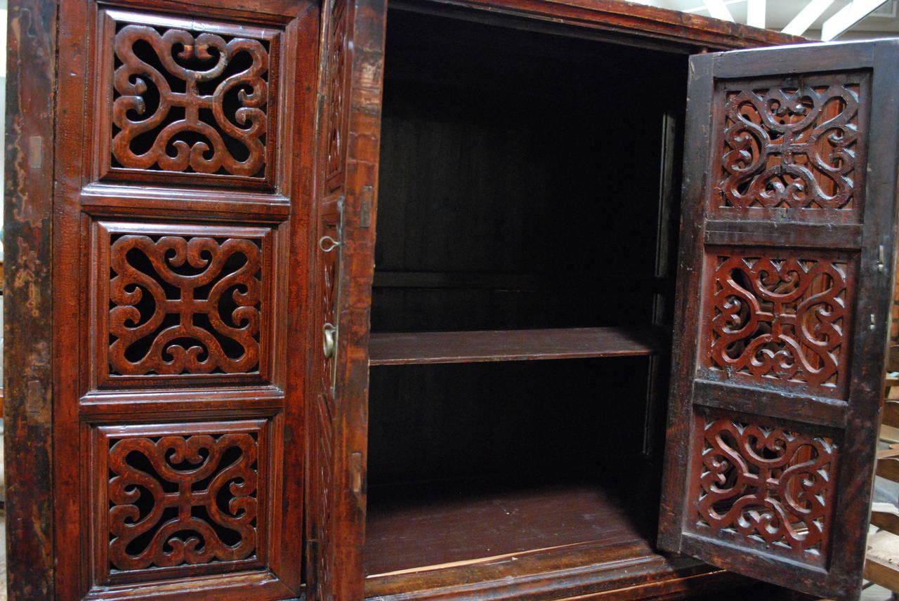 18th Century Chinese Kitchen Cabinet In Good Condition For Sale In Pasadena, CA