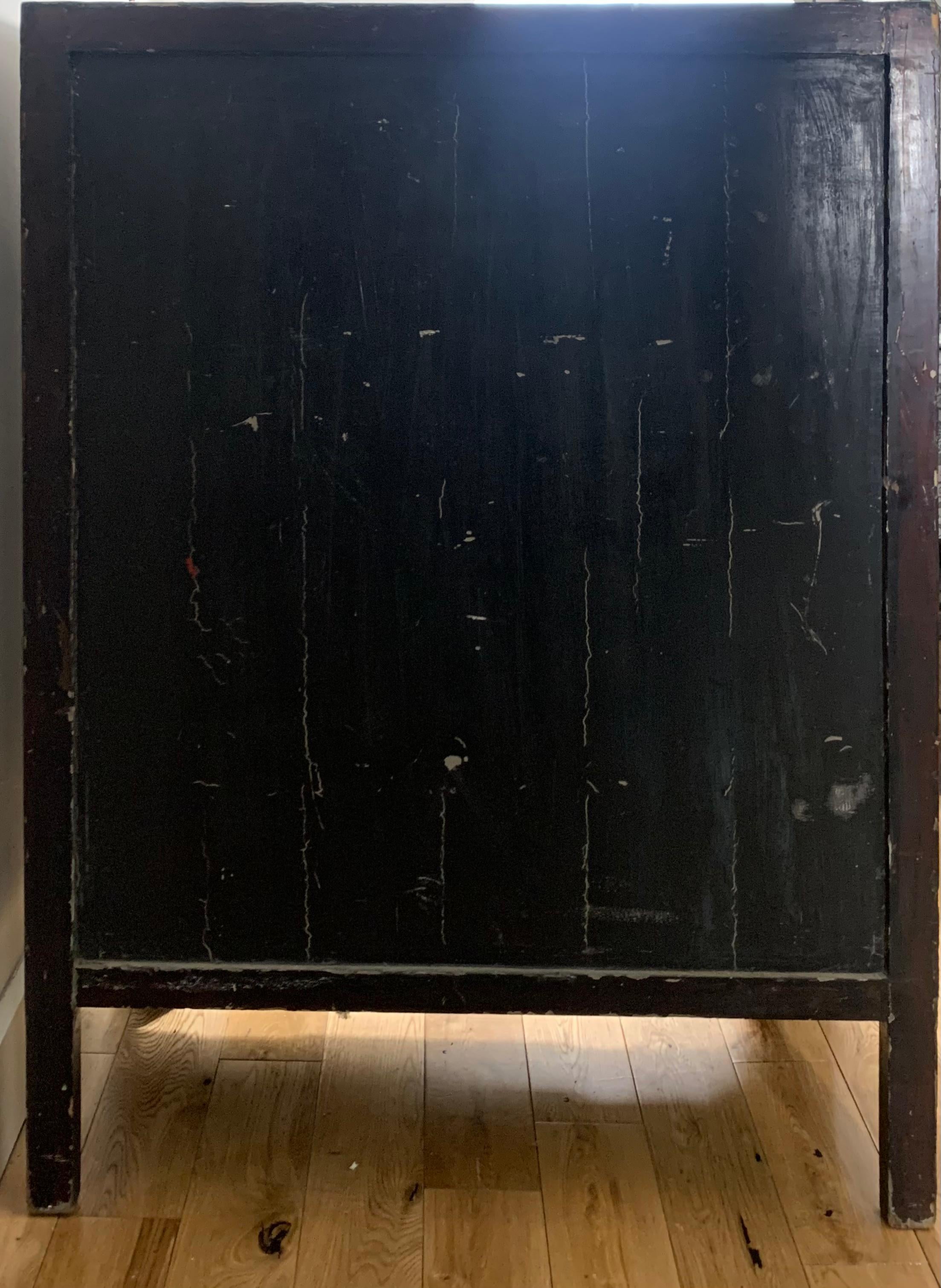 18th Century Chinese Lacquered Cabinet - Fujian Province For Sale 8