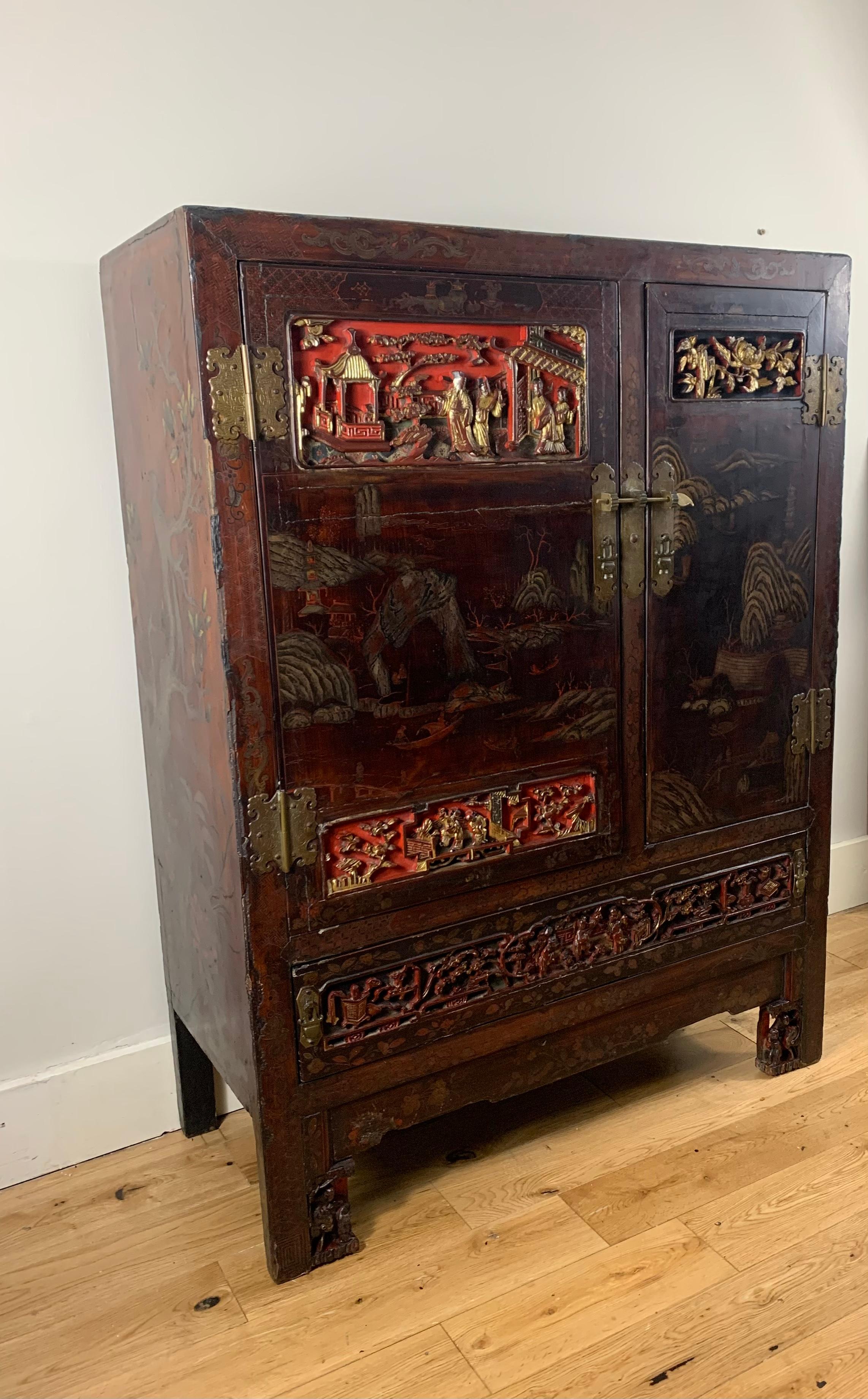 18th Century Chinese Lacquered Cabinet - Fujian Province For Sale 2