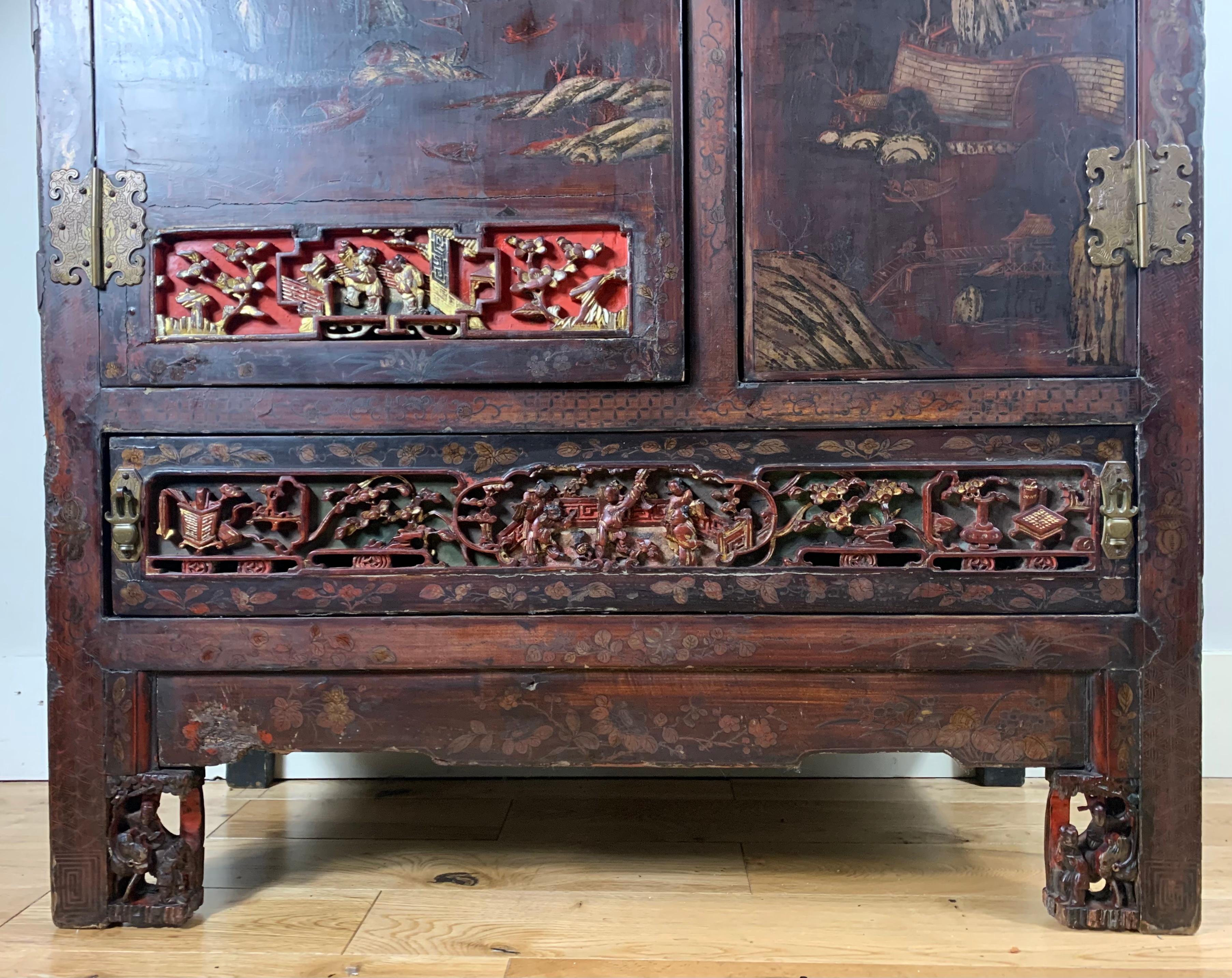 18th Century Chinese Lacquered Cabinet - Fujian Province For Sale 3