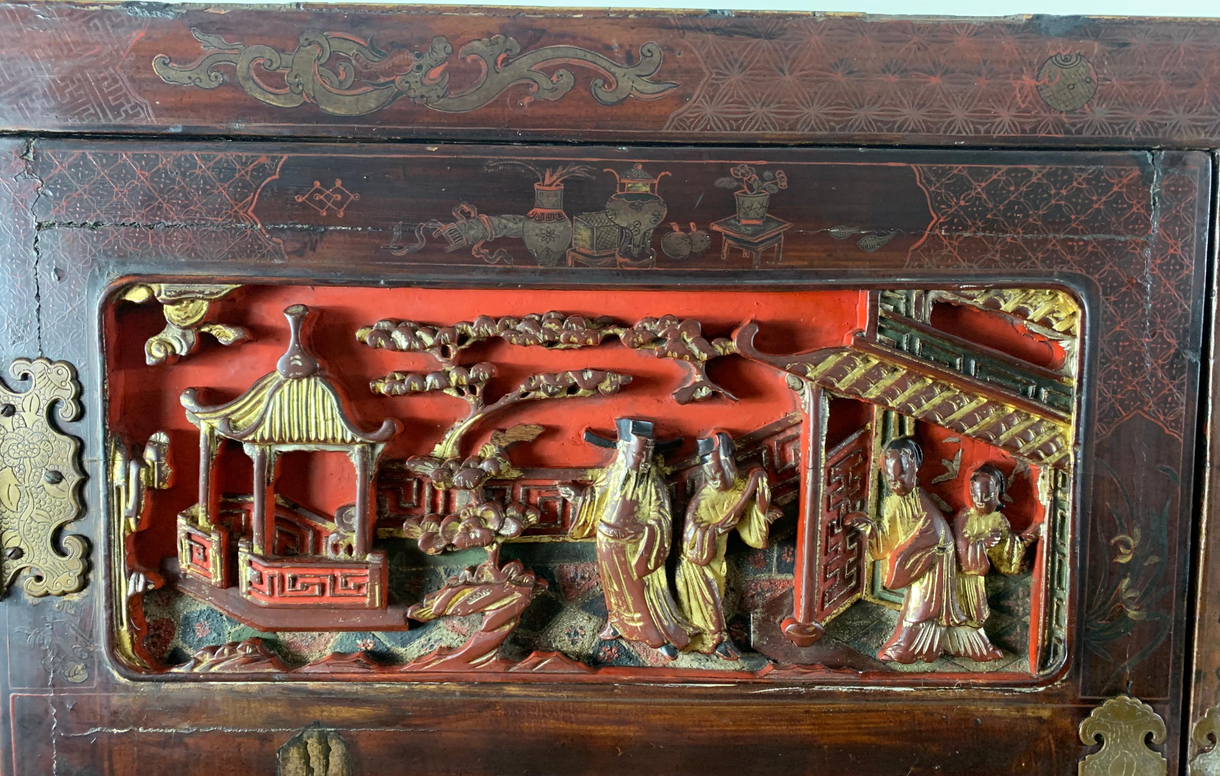 18th Century Chinese Lacquered Cabinet - Fujian Province For Sale 4
