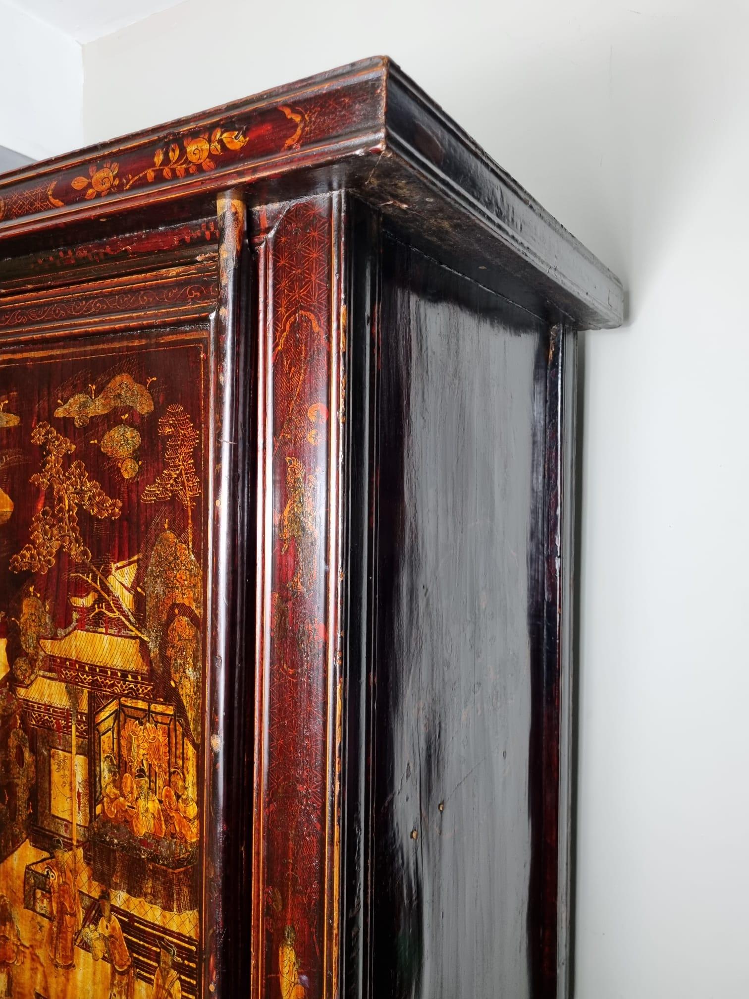 18th Century Chinese Lacquered Cabinet - Qing Dynasty For Sale 6