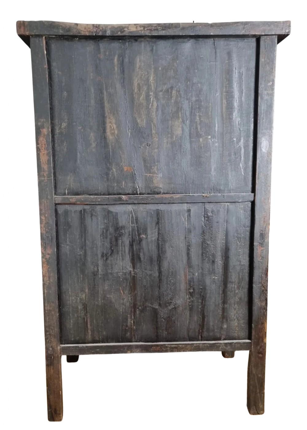 18th Century Chinese Lacquered Cabinet - Qing Dynasty For Sale 10