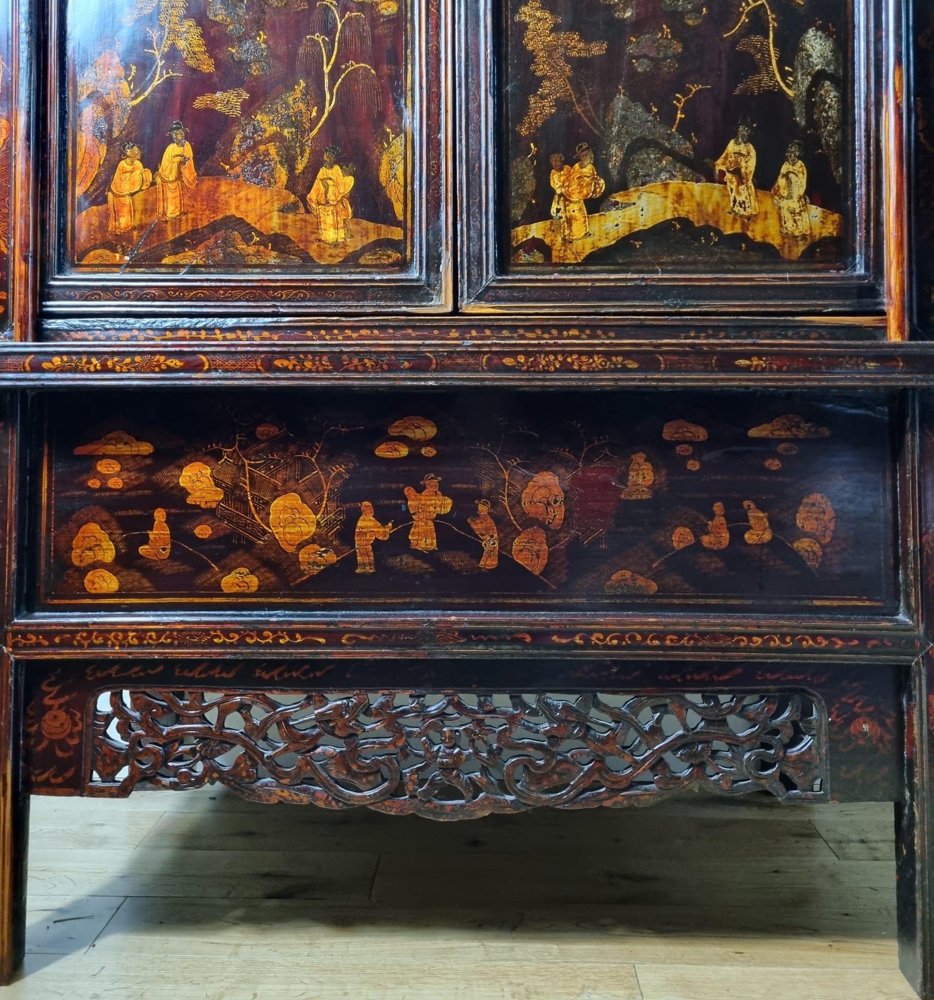 18th Century Chinese Lacquered Cabinet - Qing Dynasty For Sale 2