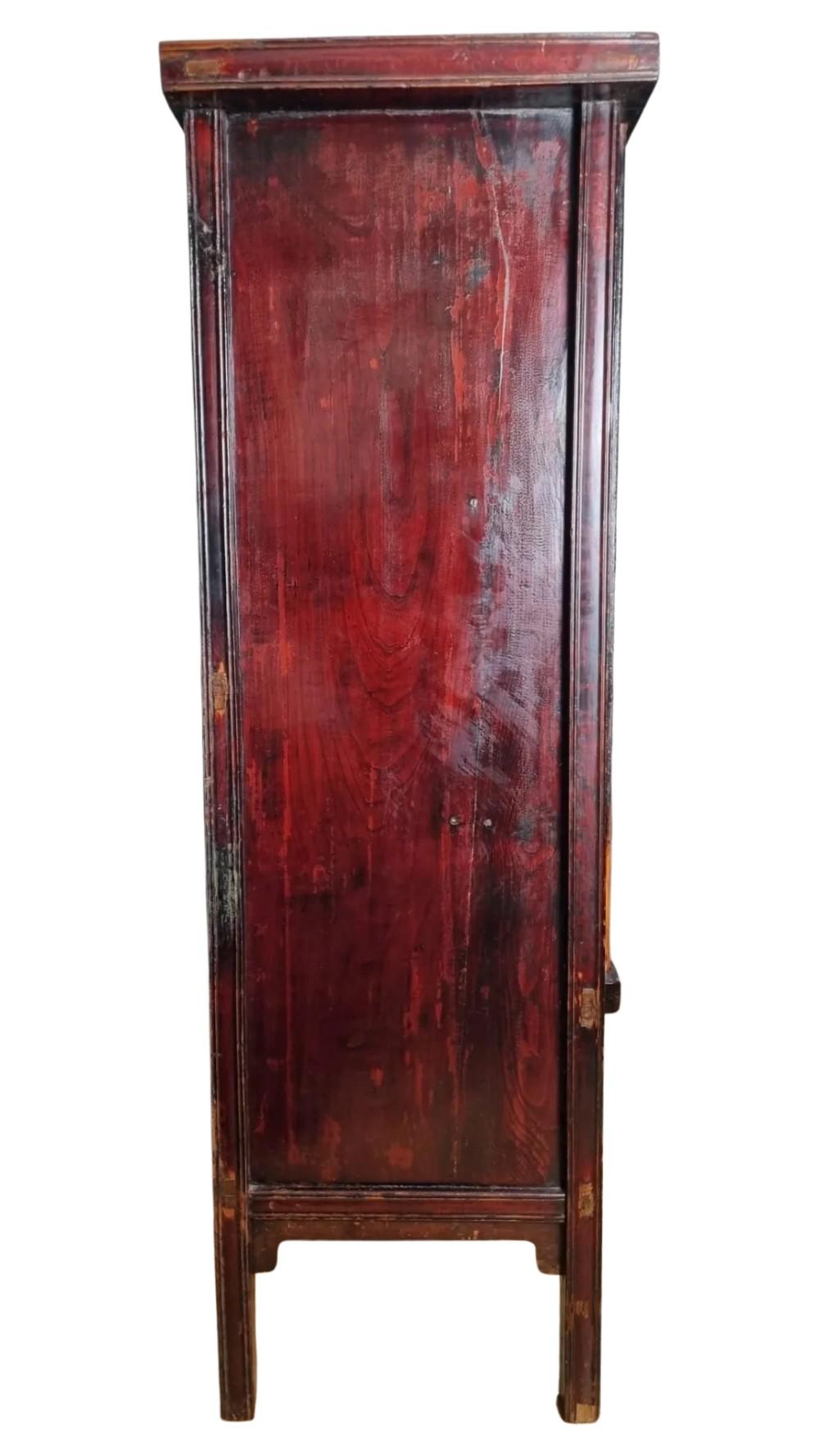 18th Century Chinese Lacquered Cabinet - Qing Dynasty For Sale 3