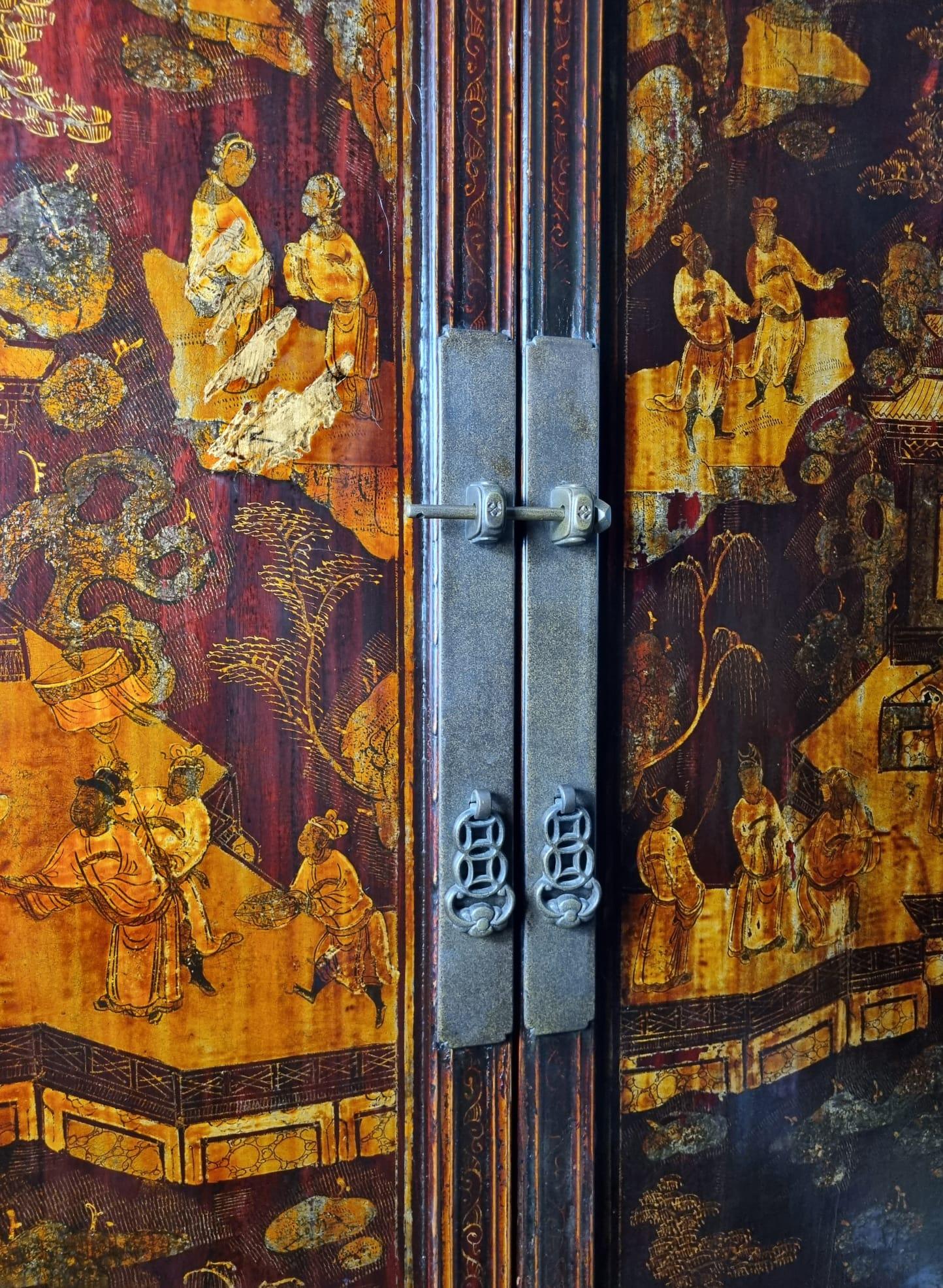 18th Century Chinese Lacquered Cabinet - Qing Dynasty For Sale 5