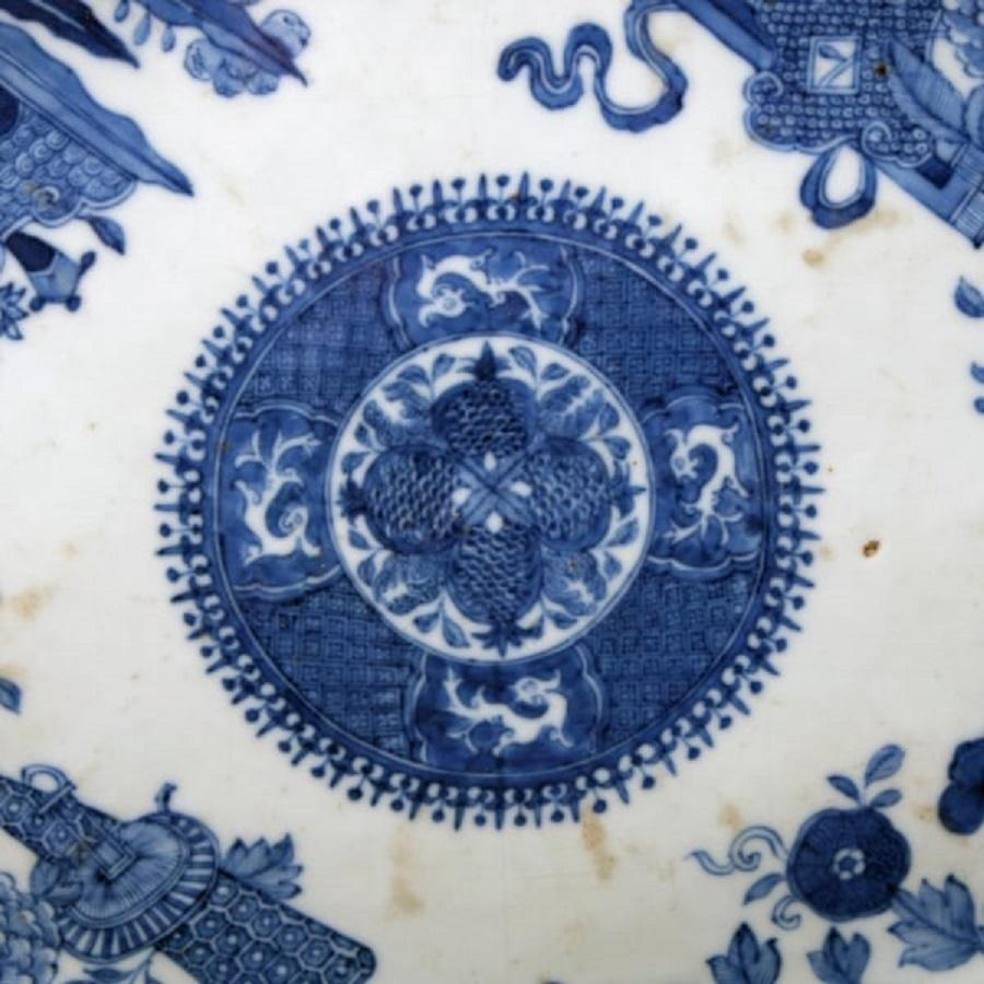 18th Century Chinese Oval Dish In Good Condition For Sale In London, GB