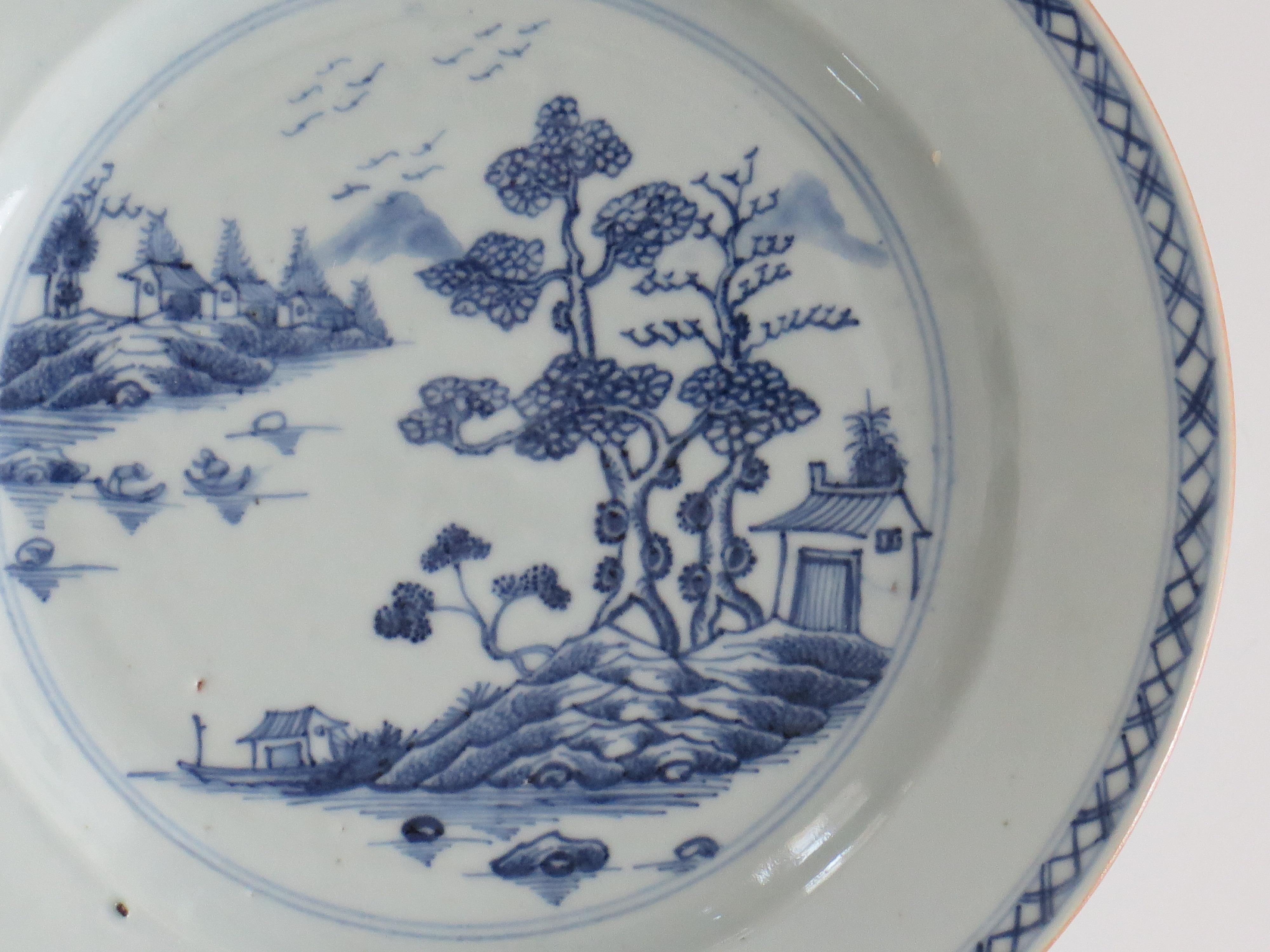 18th Century Chinese Plate Blue and White Porcelain, Qing Qianlong circa 1770 For Sale 4