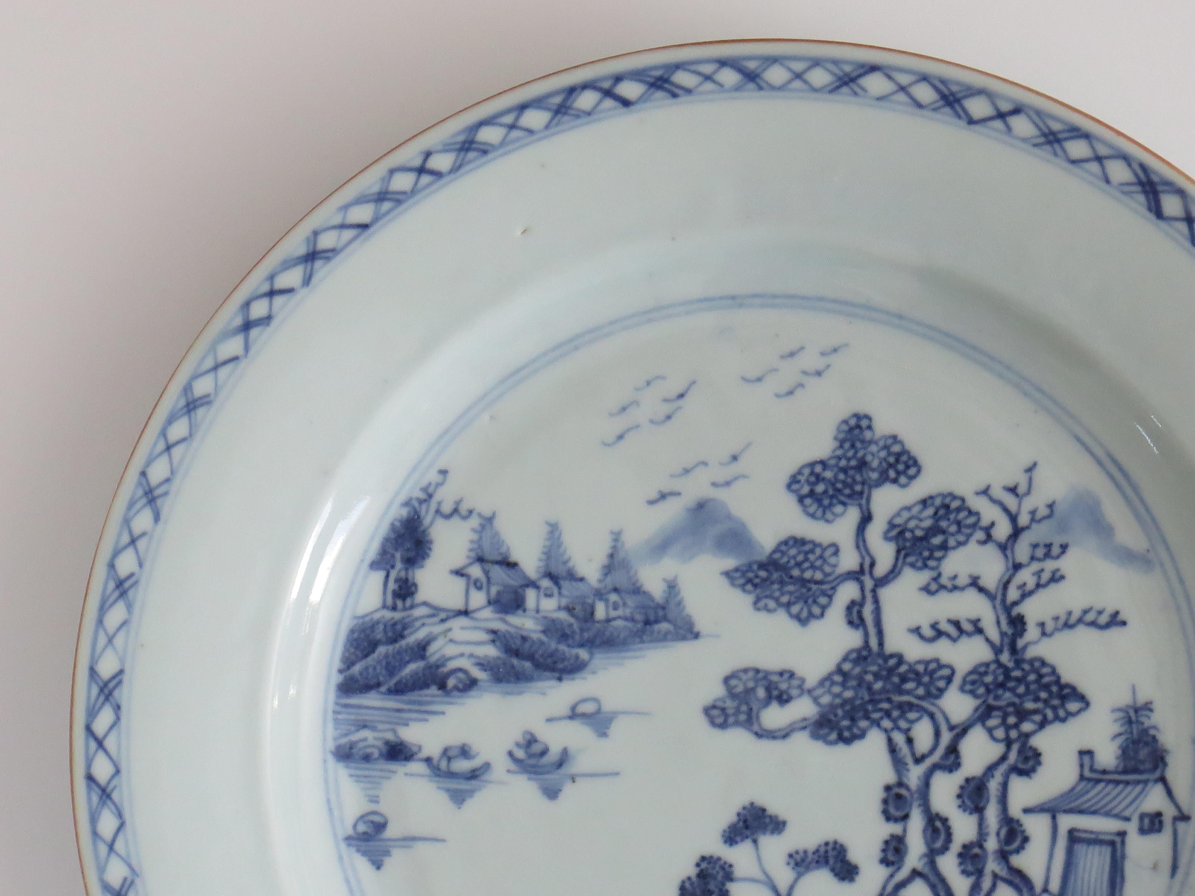 18th Century Chinese Plate Blue and White Porcelain, Qing Qianlong circa 1770 For Sale 5