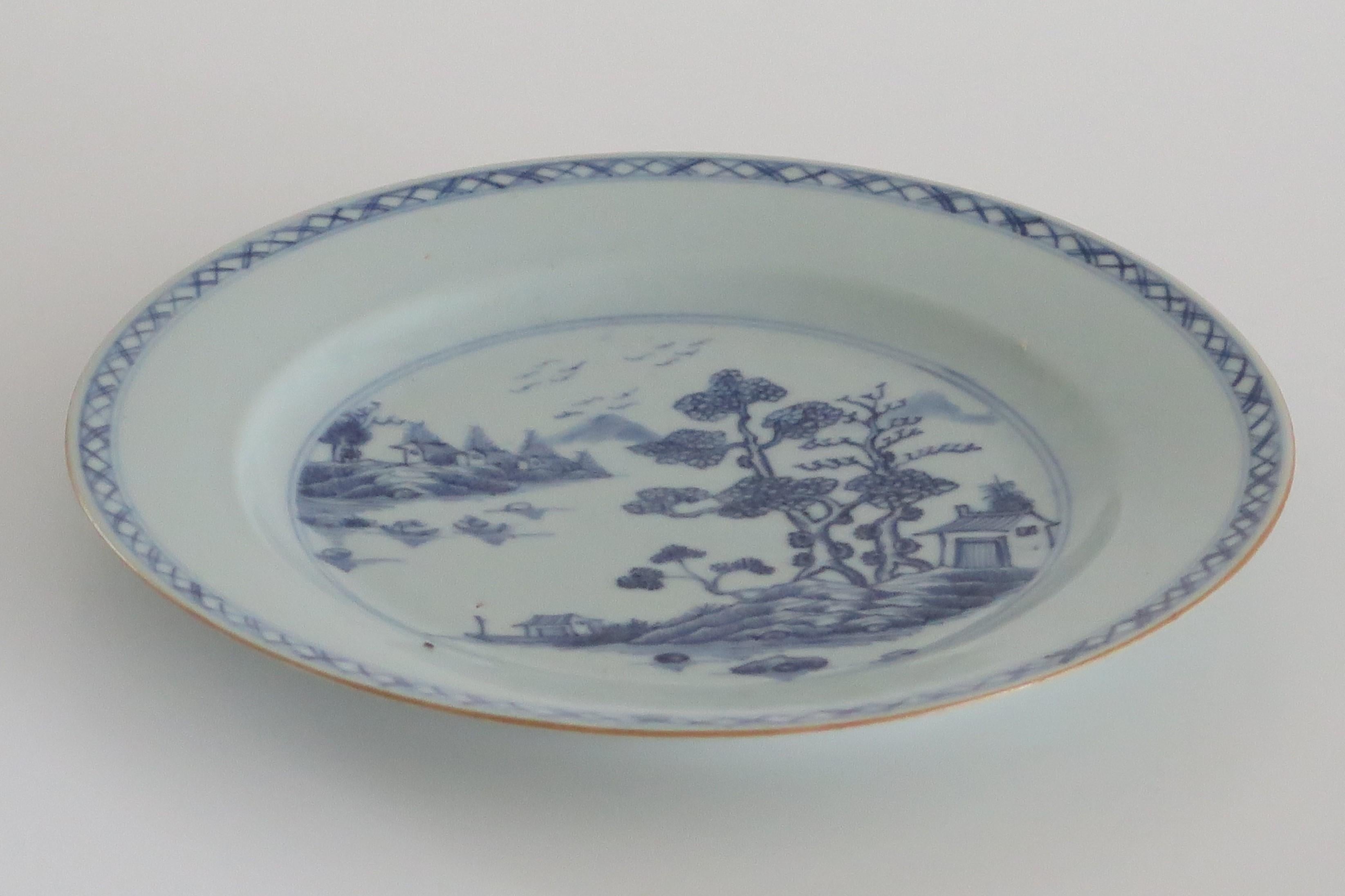 Hand-Painted 18th Century Chinese Plate Blue and White Porcelain, Qing Qianlong circa 1770 For Sale