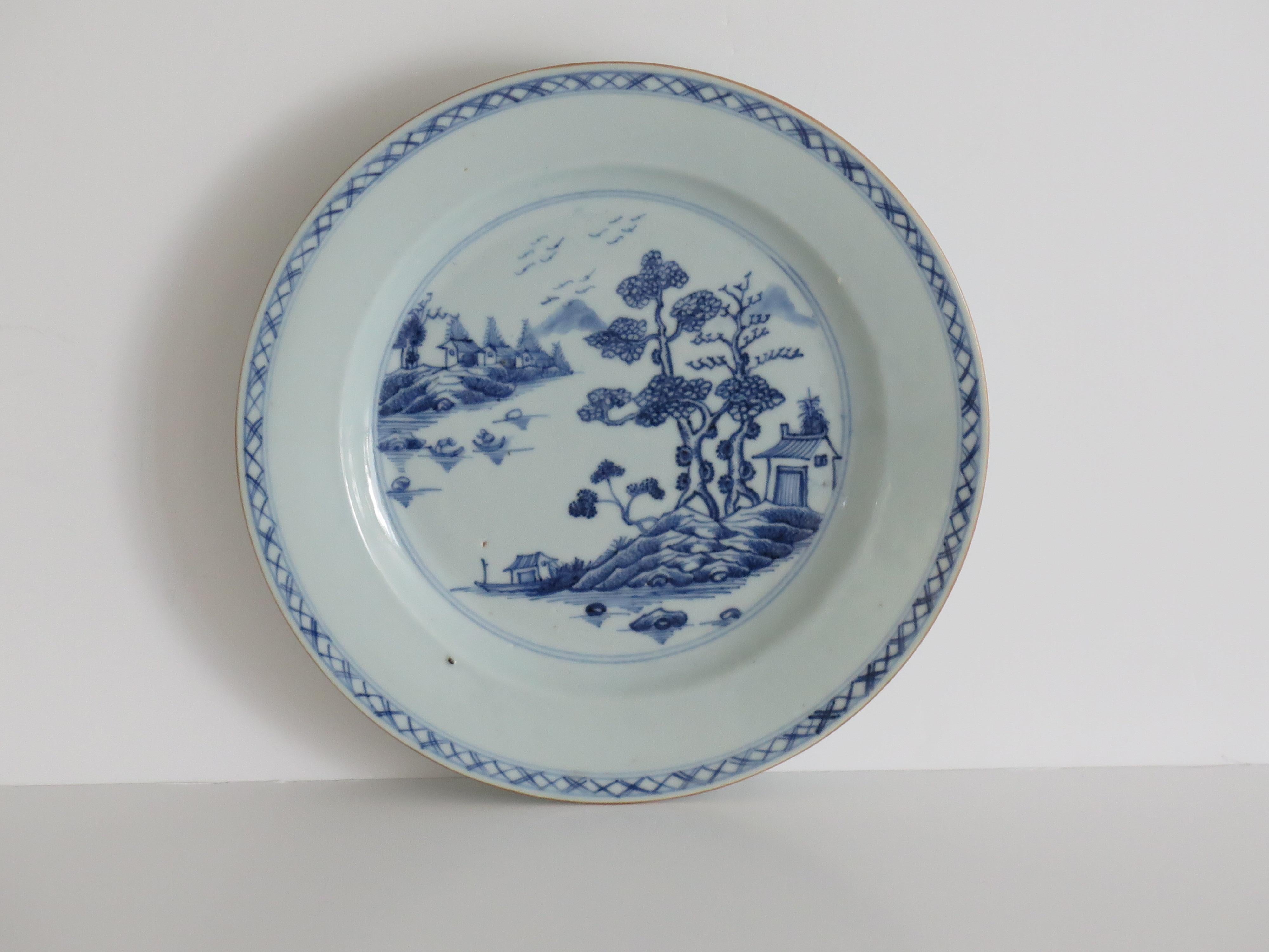 18th Century Chinese Plate Blue and White Porcelain, Qing Qianlong circa 1770 In Good Condition For Sale In Lincoln, Lincolnshire