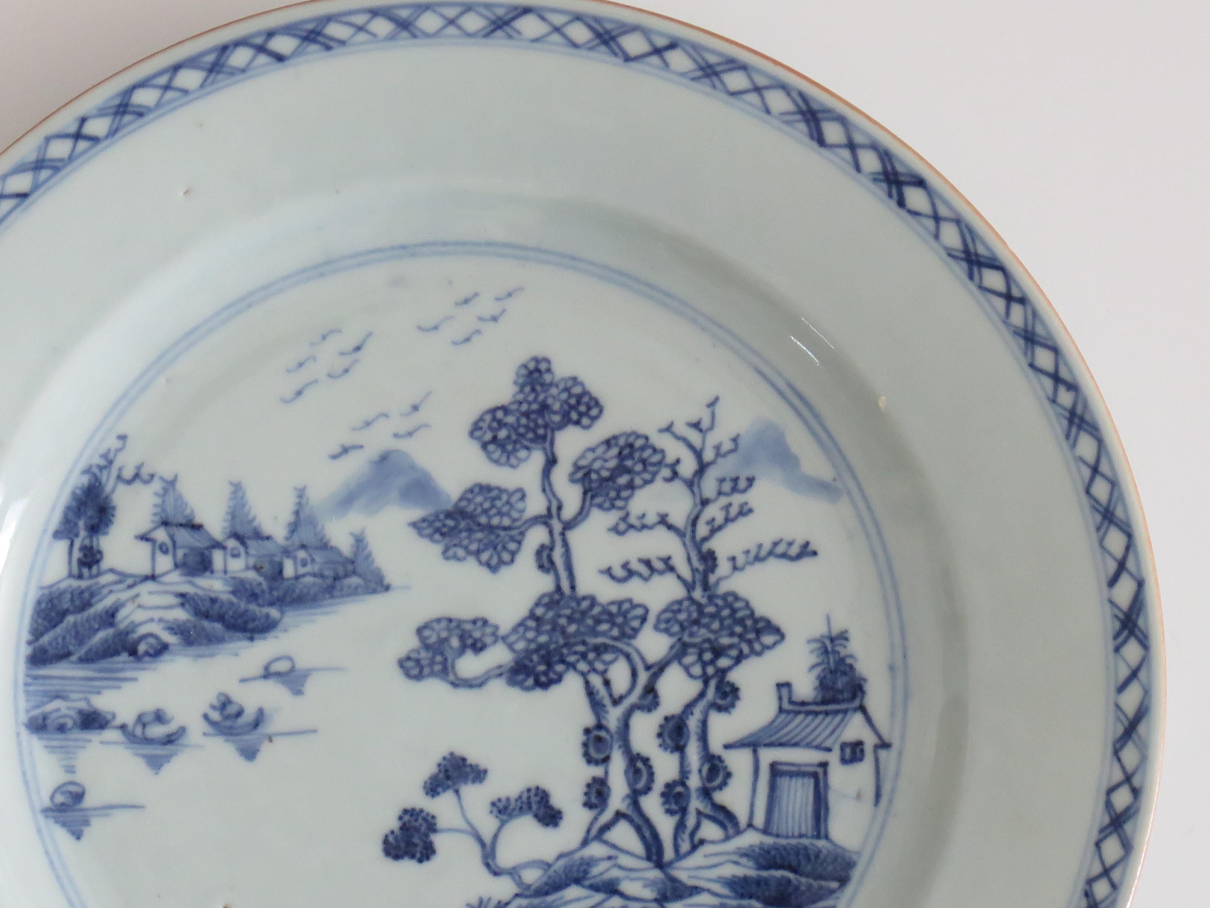 18th Century Chinese Plate Blue and White Porcelain, Qing Qianlong circa 1770 For Sale 1