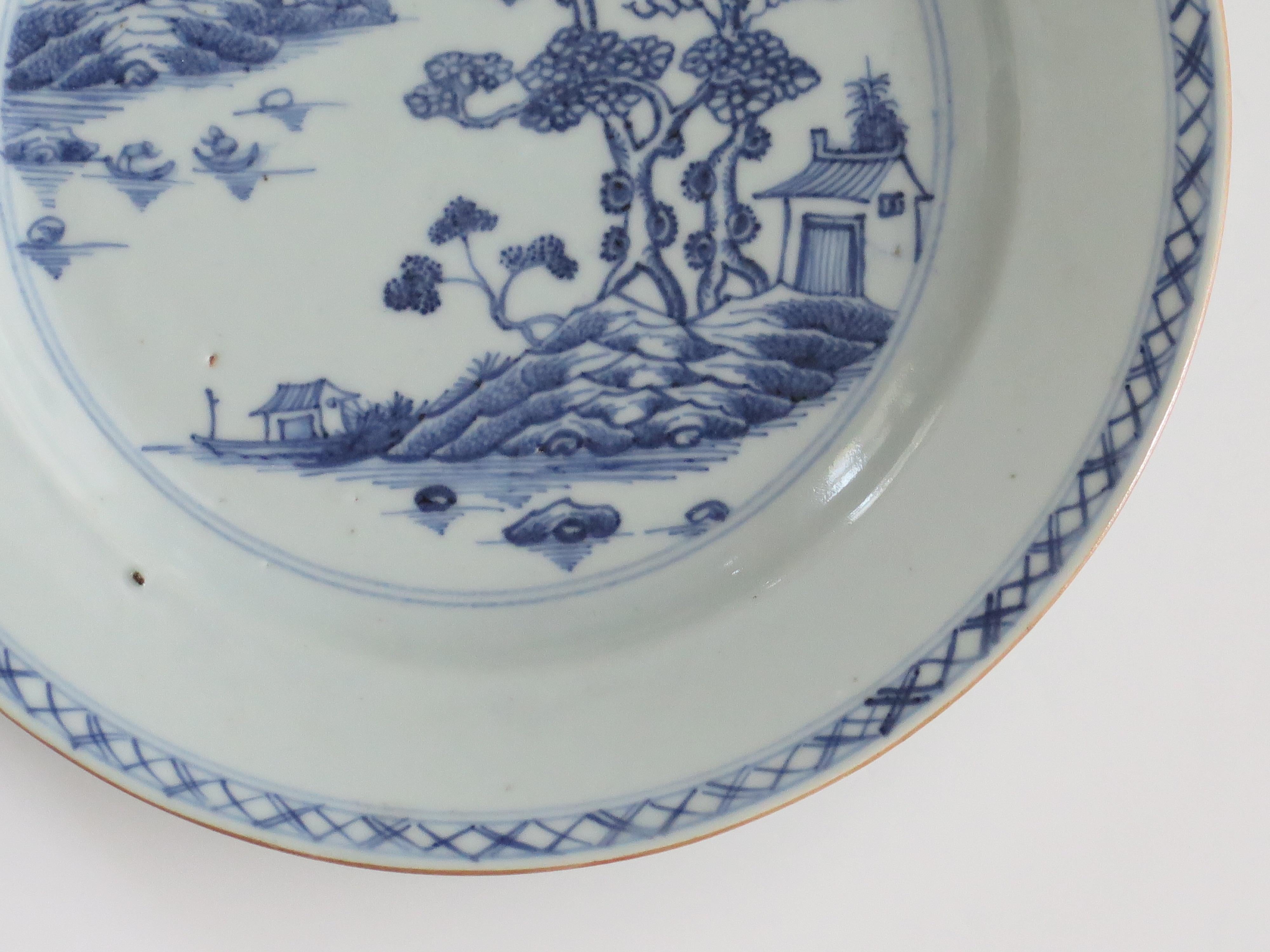 18th Century Chinese Plate Blue and White Porcelain, Qing Qianlong circa 1770 For Sale 2