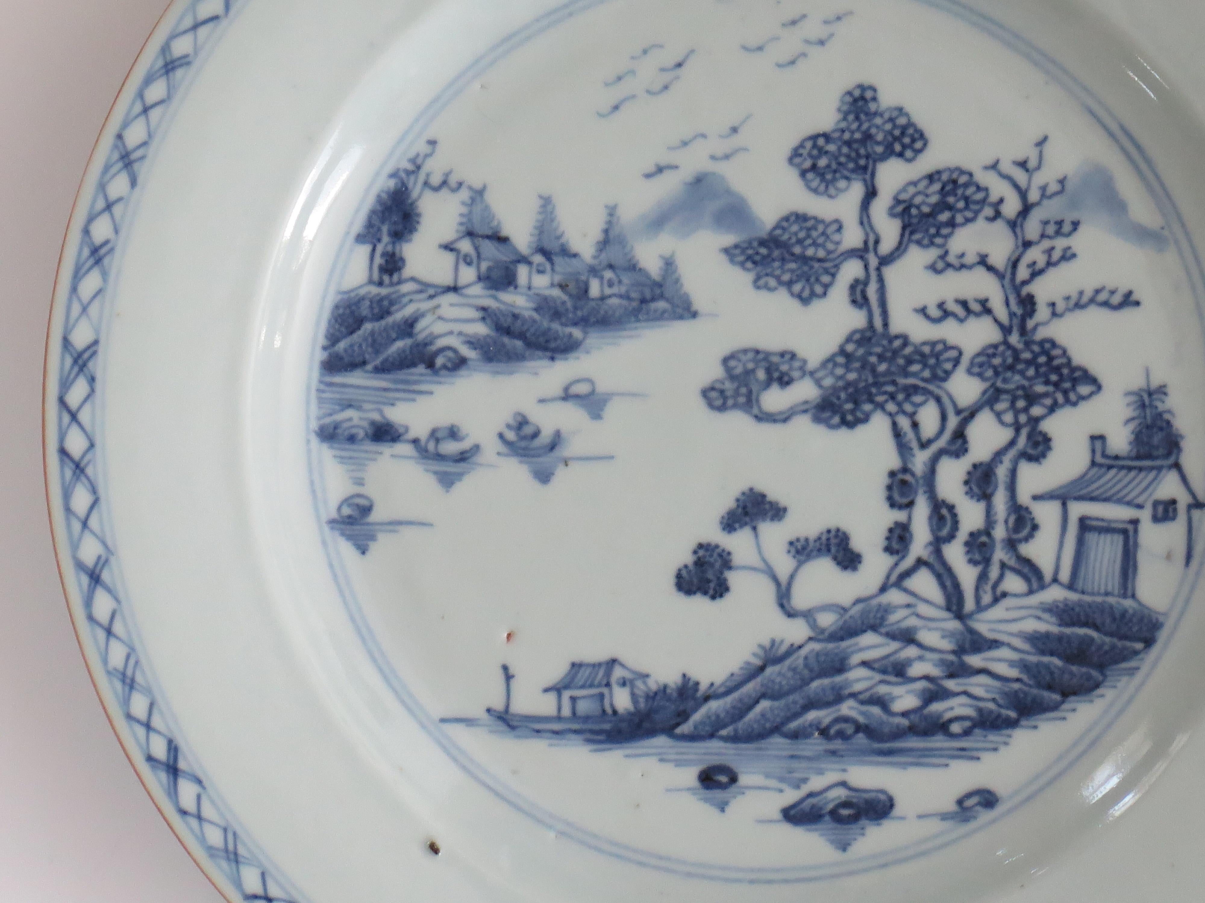 18th Century Chinese Plate Blue and White Porcelain, Qing Qianlong circa 1770 For Sale 3