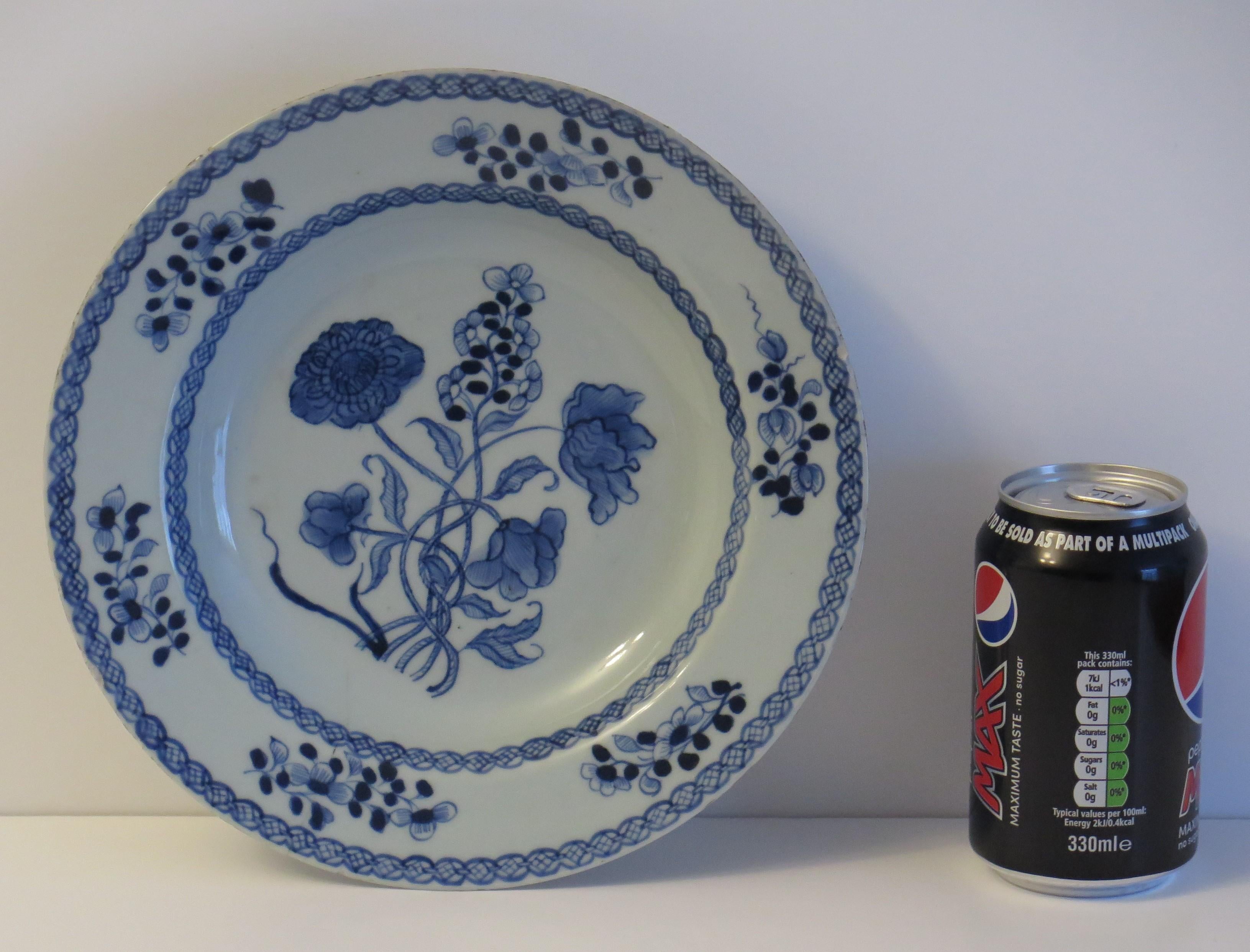 18th Century, Chinese Plate or Bowl Blue & White, Qing Qianlong, Circa 1770 For Sale 5