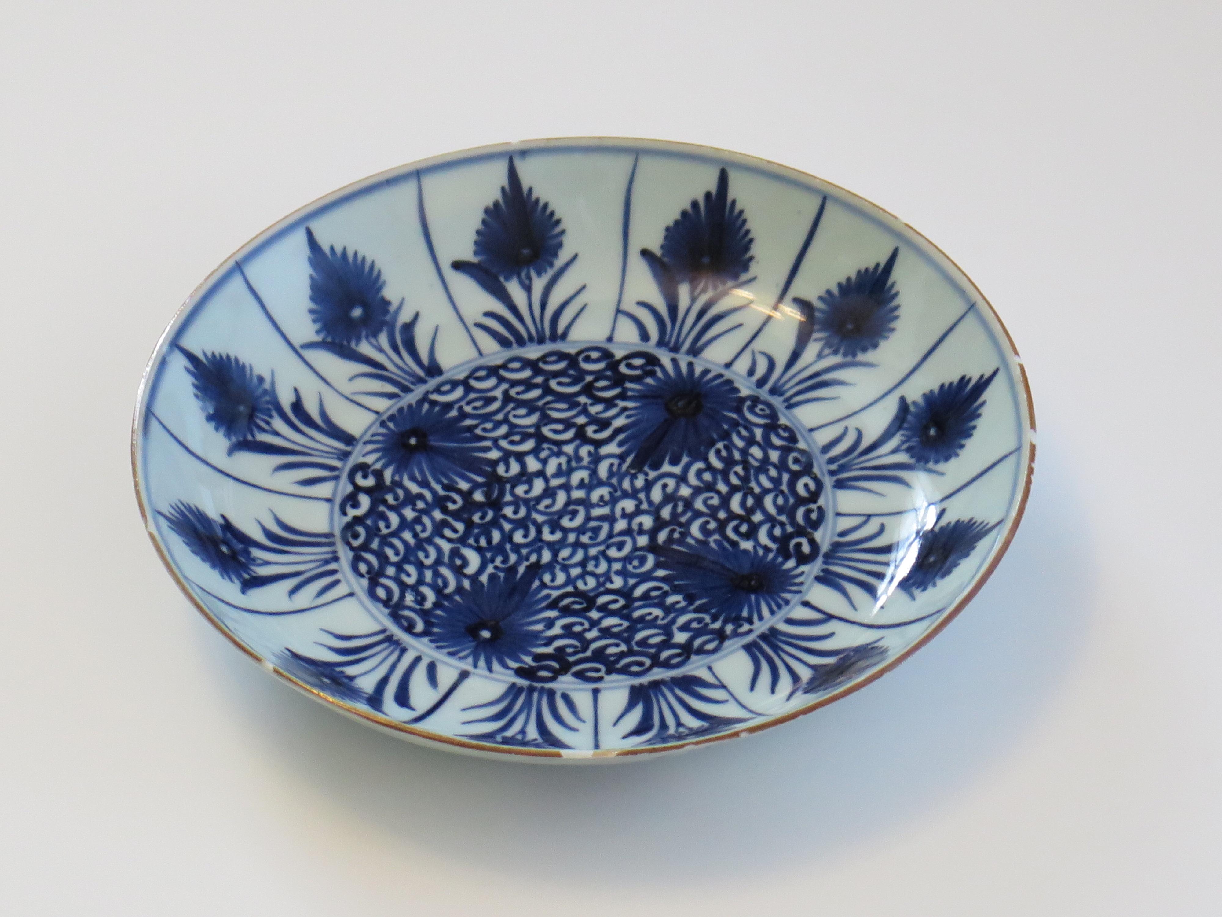 Assiette ou plat chinois du 18e siècle bleu et blanc, Qing Qianlong, vers 1745 en vente 2