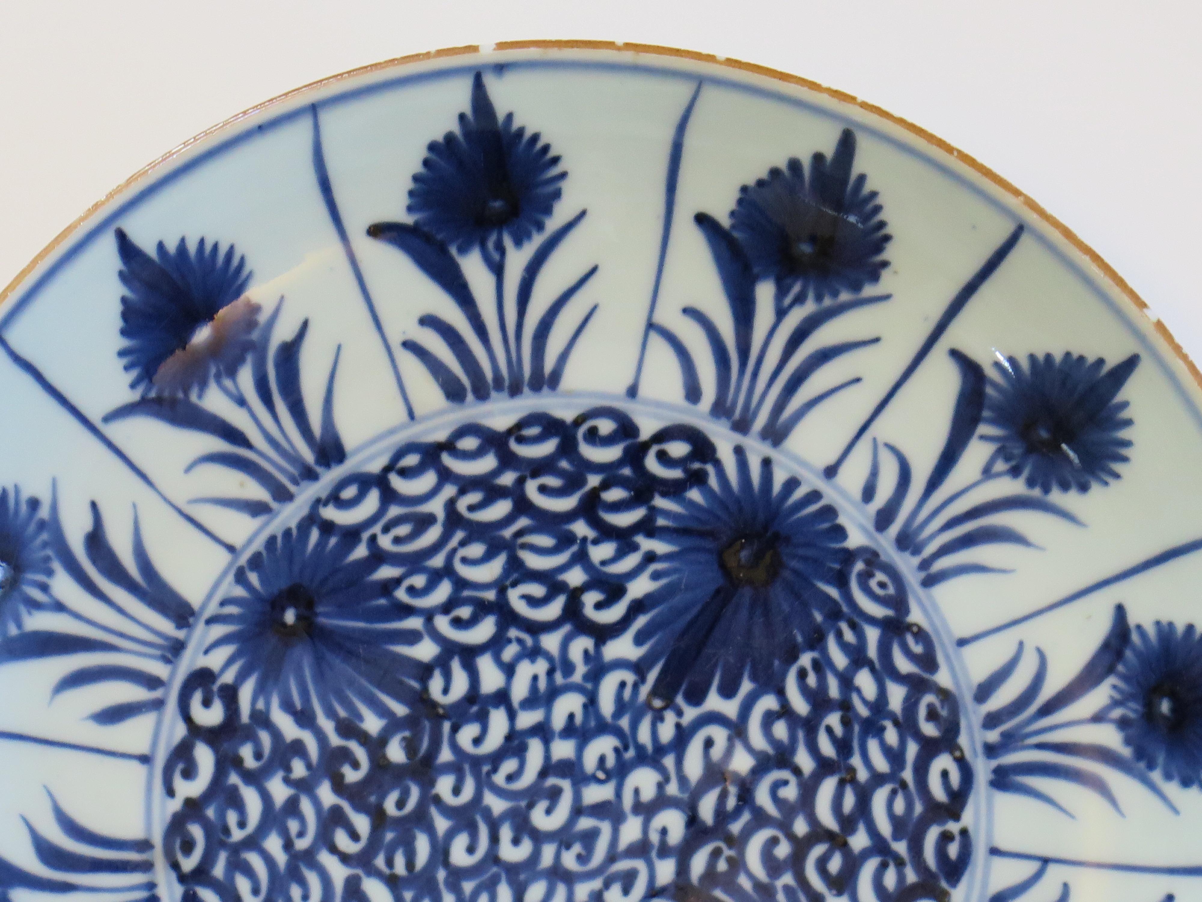 Peint à la main Assiette ou plat chinois du 18e siècle bleu et blanc, Qing Qianlong, vers 1745 en vente