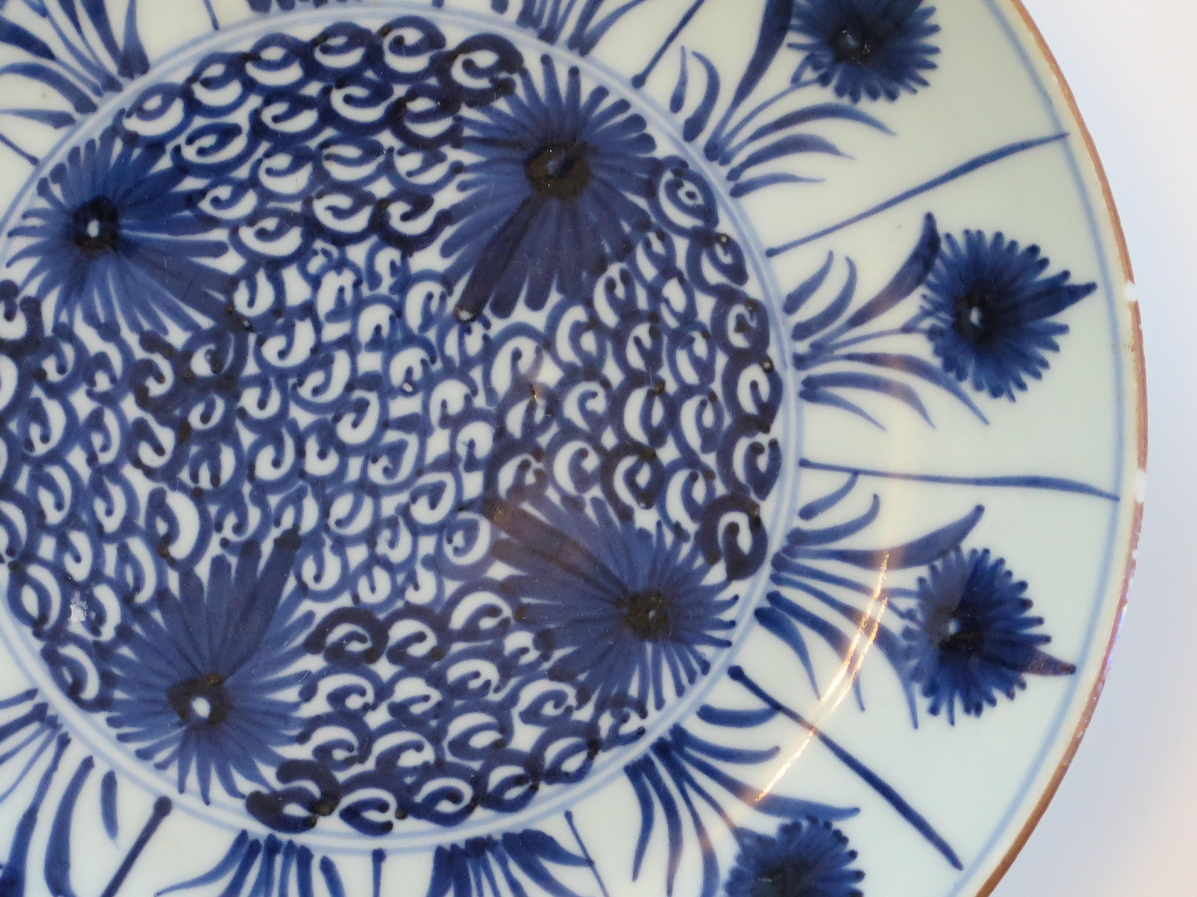 Assiette ou plat chinois du 18e siècle bleu et blanc, Qing Qianlong, vers 1745 Bon état - En vente à Lincoln, Lincolnshire