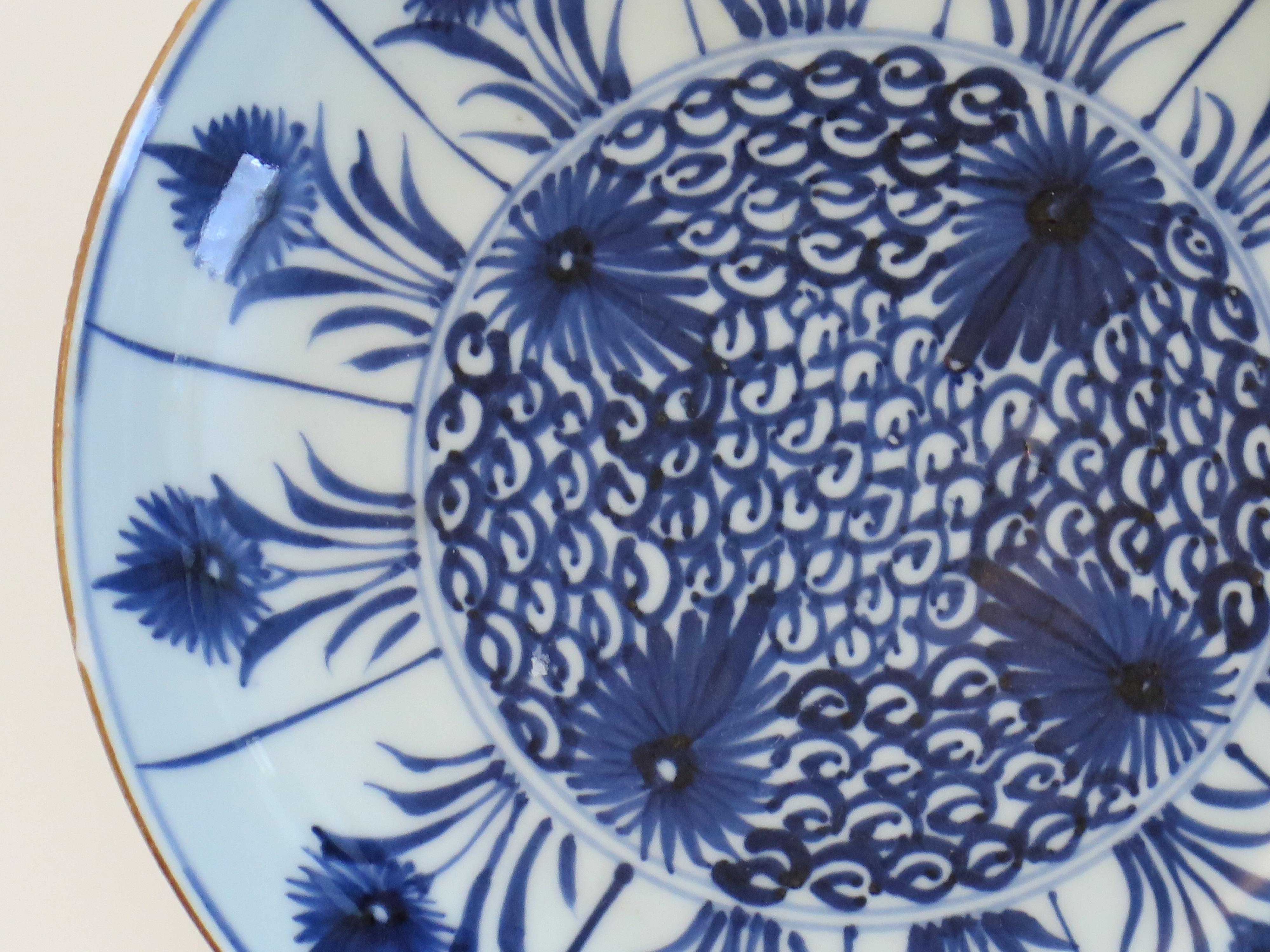 Porcelaine Assiette ou plat chinois du 18e siècle bleu et blanc, Qing Qianlong, vers 1745 en vente