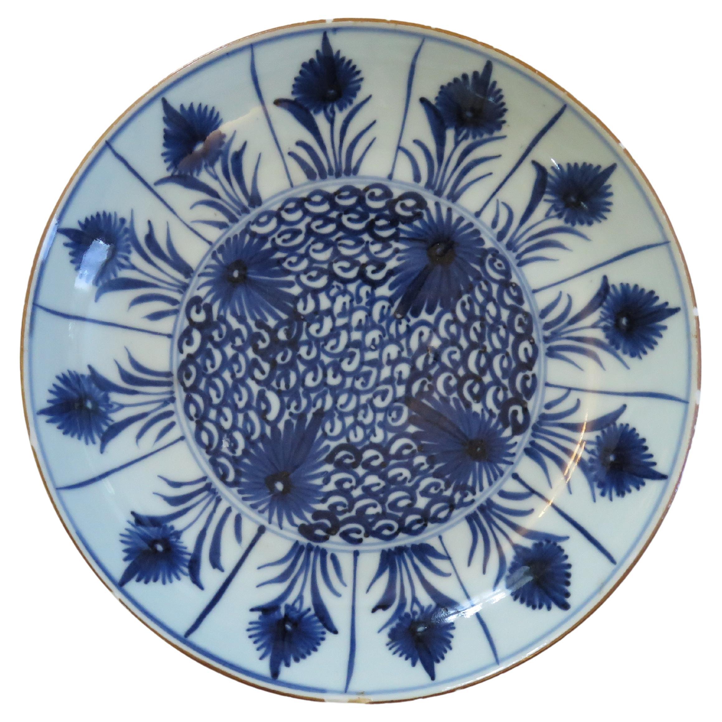 Assiette ou plat chinois du 18e siècle bleu et blanc, Qing Qianlong, vers 1745 en vente