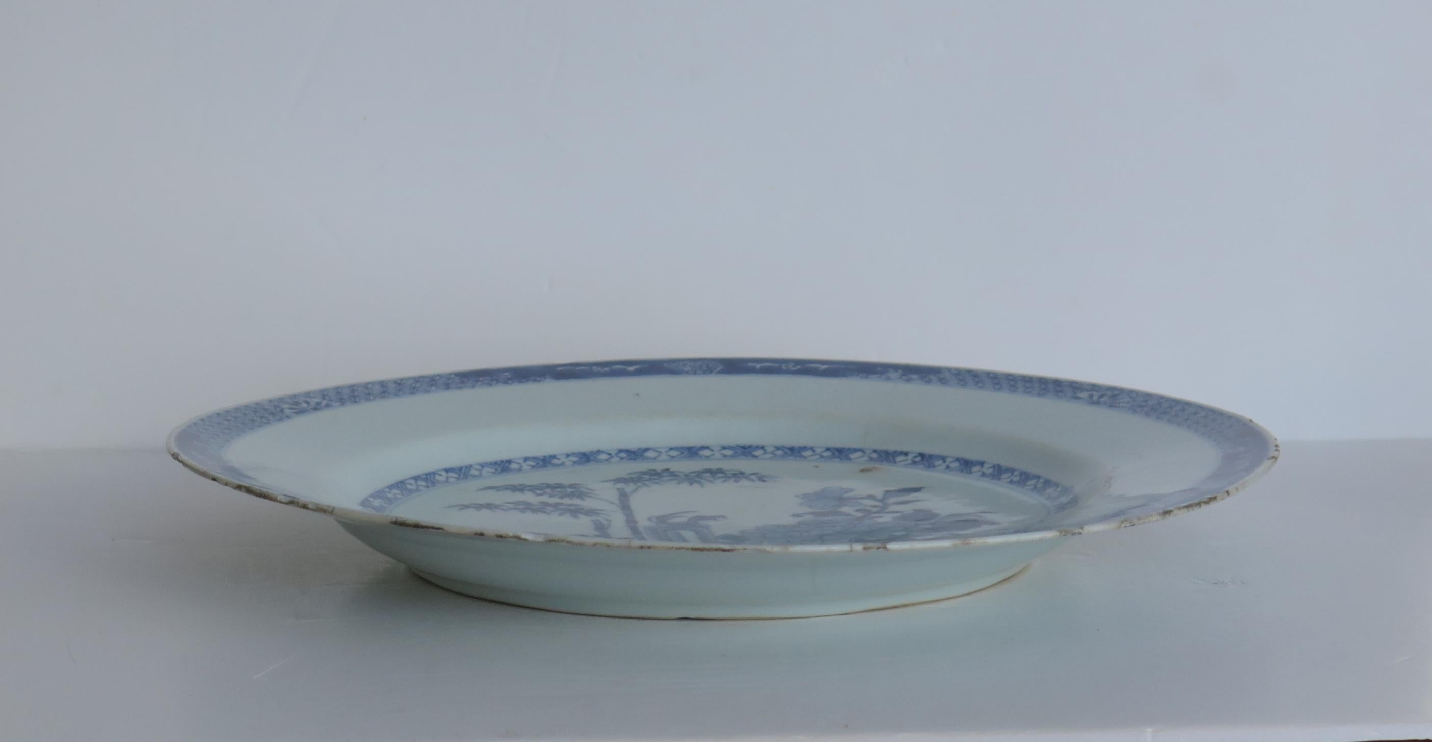18th Century Chinese Platter or Large Plate Blue & White, Qing Qianlong Ca 1770 In Good Condition For Sale In Lincoln, Lincolnshire
