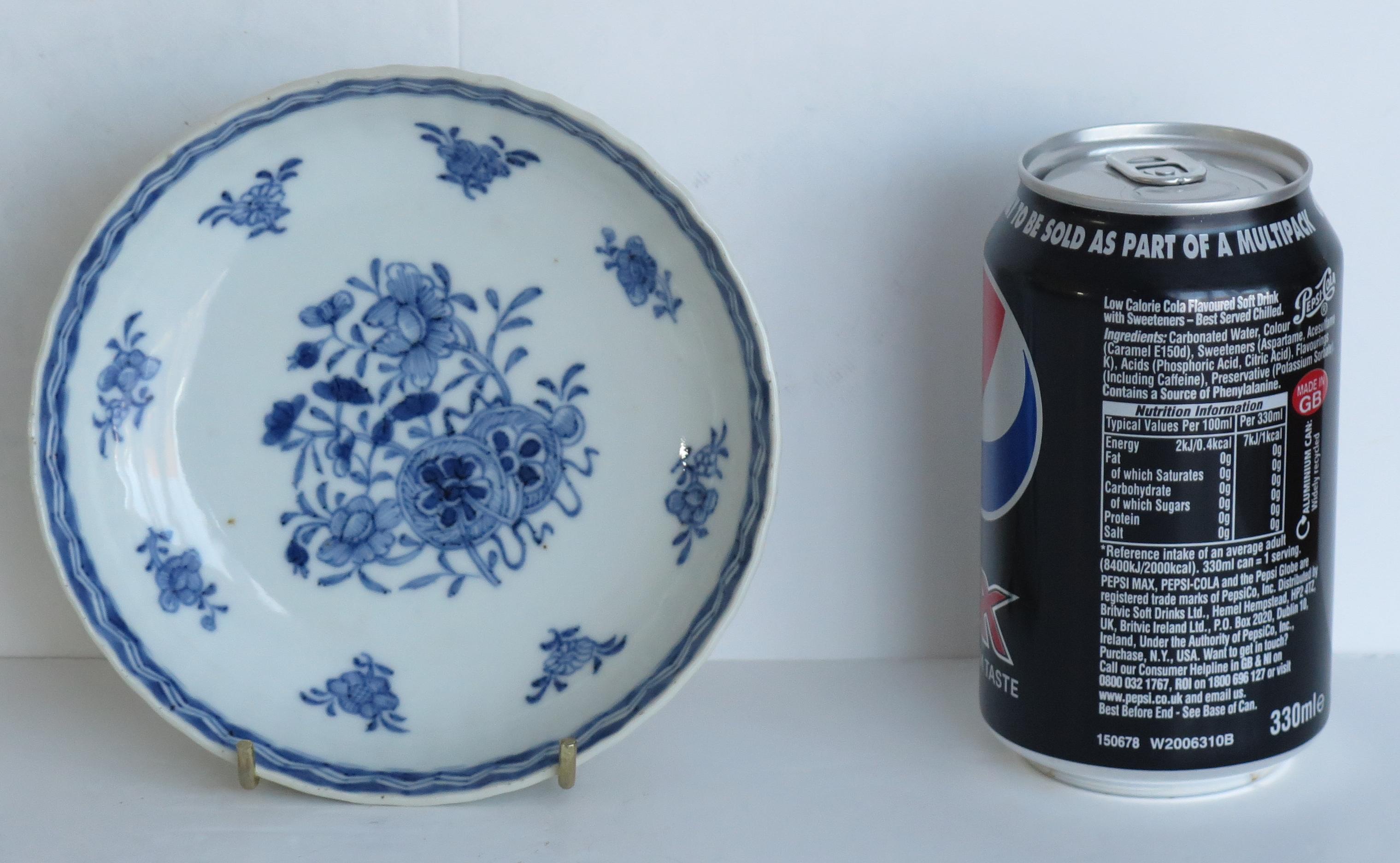 18th Century Chinese Porcelain Dish Blue and White Hand Painted, Qing Qianlong For Sale 7