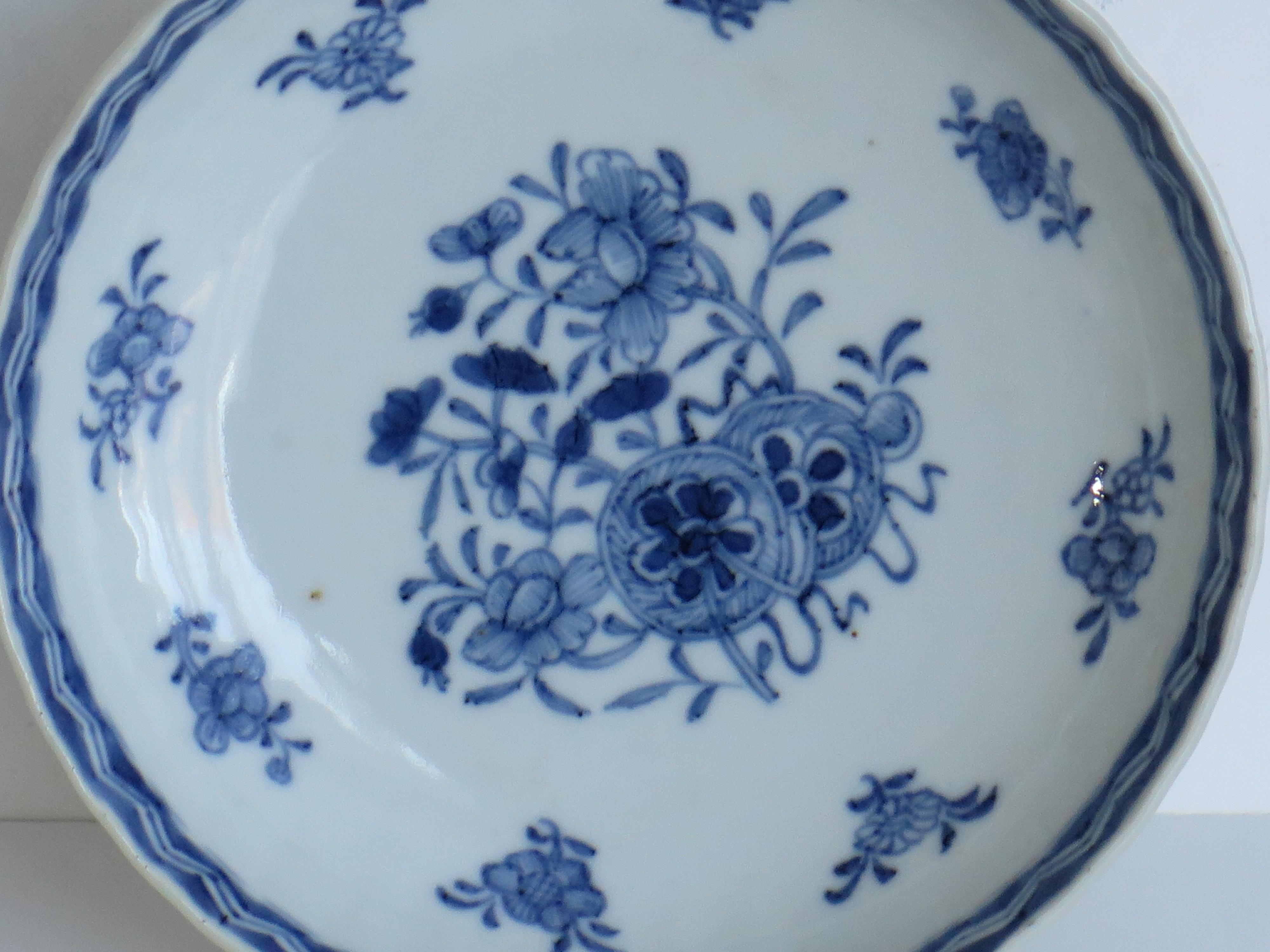 Chinesische Porzellanschale aus dem 18. Jahrhundert, blau und weiß, handbemalt, Qing Qianlong (Qing-Dynastie) im Angebot
