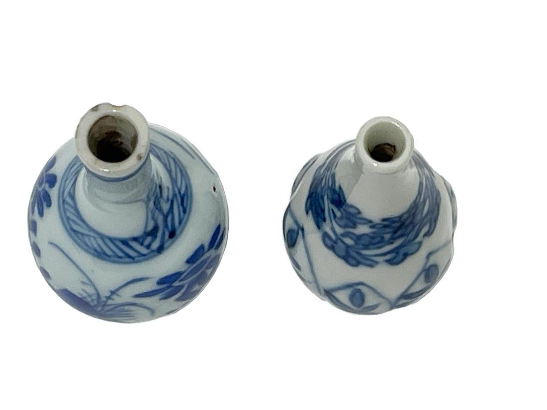 Vases miniatures en porcelaine de Chine du 18ème siècle représentant une maison de poupée bleue et blanche

Deux vases miniatures de maison de poupée en porcelaine chinoise. Porcelaine chinoise fabriquée au 18e siècle. Le plus petit vase en