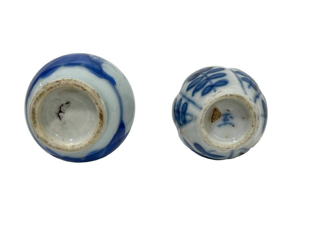 Chinois Vases miniatures en porcelaine de Chine du 18ème siècle représentant une maison de poupée bleue et blanche en vente