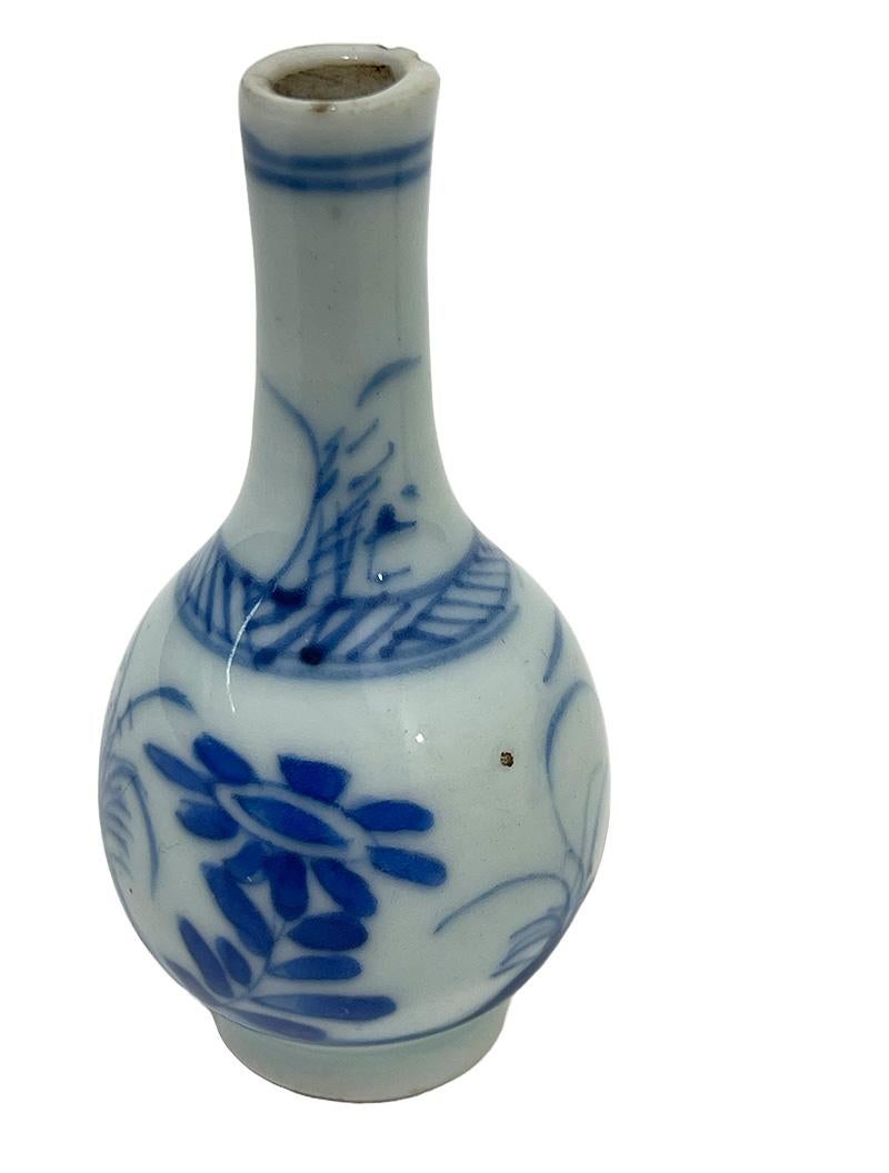 Vases miniatures en porcelaine de Chine du 18ème siècle représentant une maison de poupée bleue et blanche  Bon état - En vente à Delft, NL