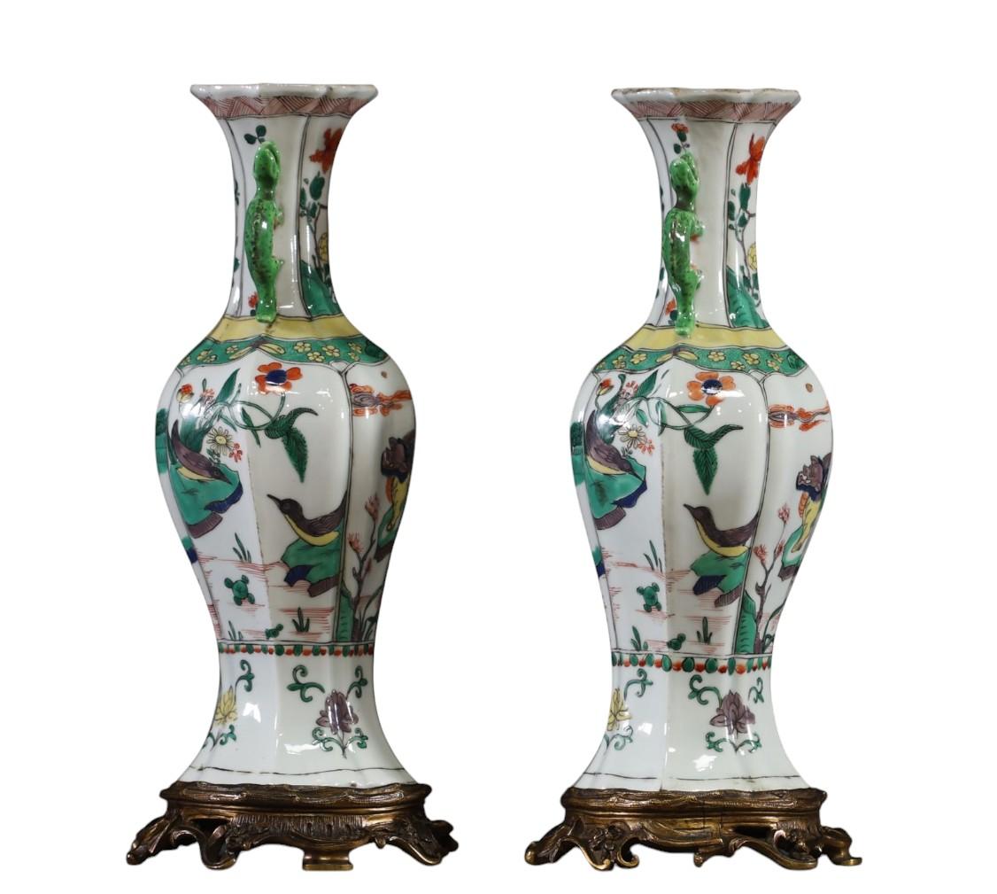 Louis XV 18th century Chinese porcelain Famille Verte vases on bronze base, Kangxi period For Sale