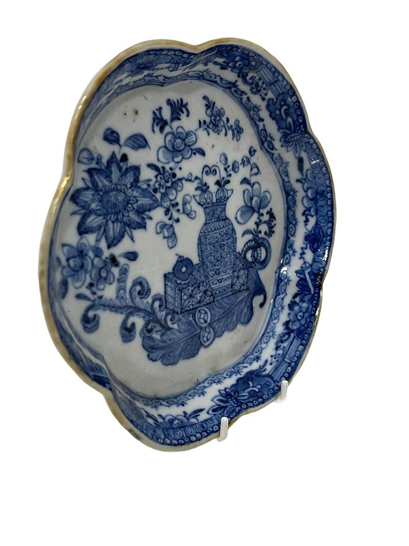 18th Century Chinese porcelain Pattypan, tea stand

A Qianlong period Chinese blue and white porcelain Pattipan or tea stand with scalloped edge with faded gold rim en floral motifs. ca. 1740-1760
The measurements ia 2 cm high and 13 wide 
The