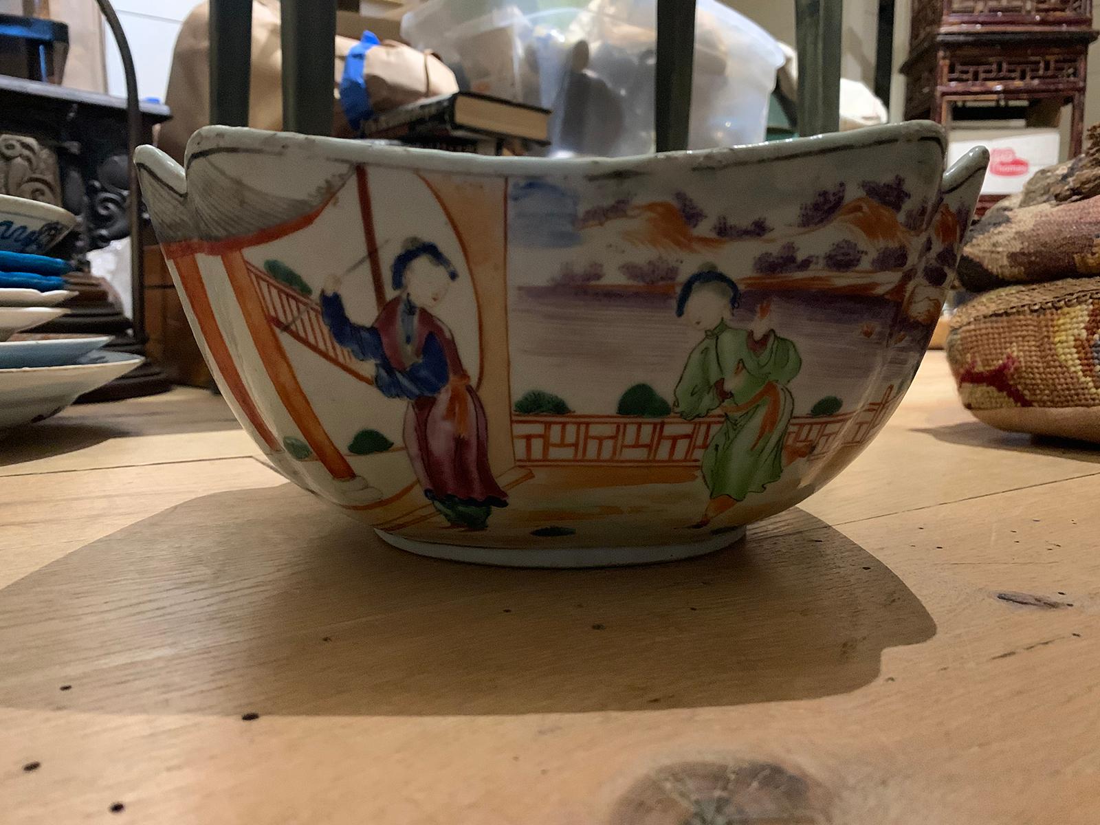18th Century Chinese Porcelain Square Bowl For Sale 3