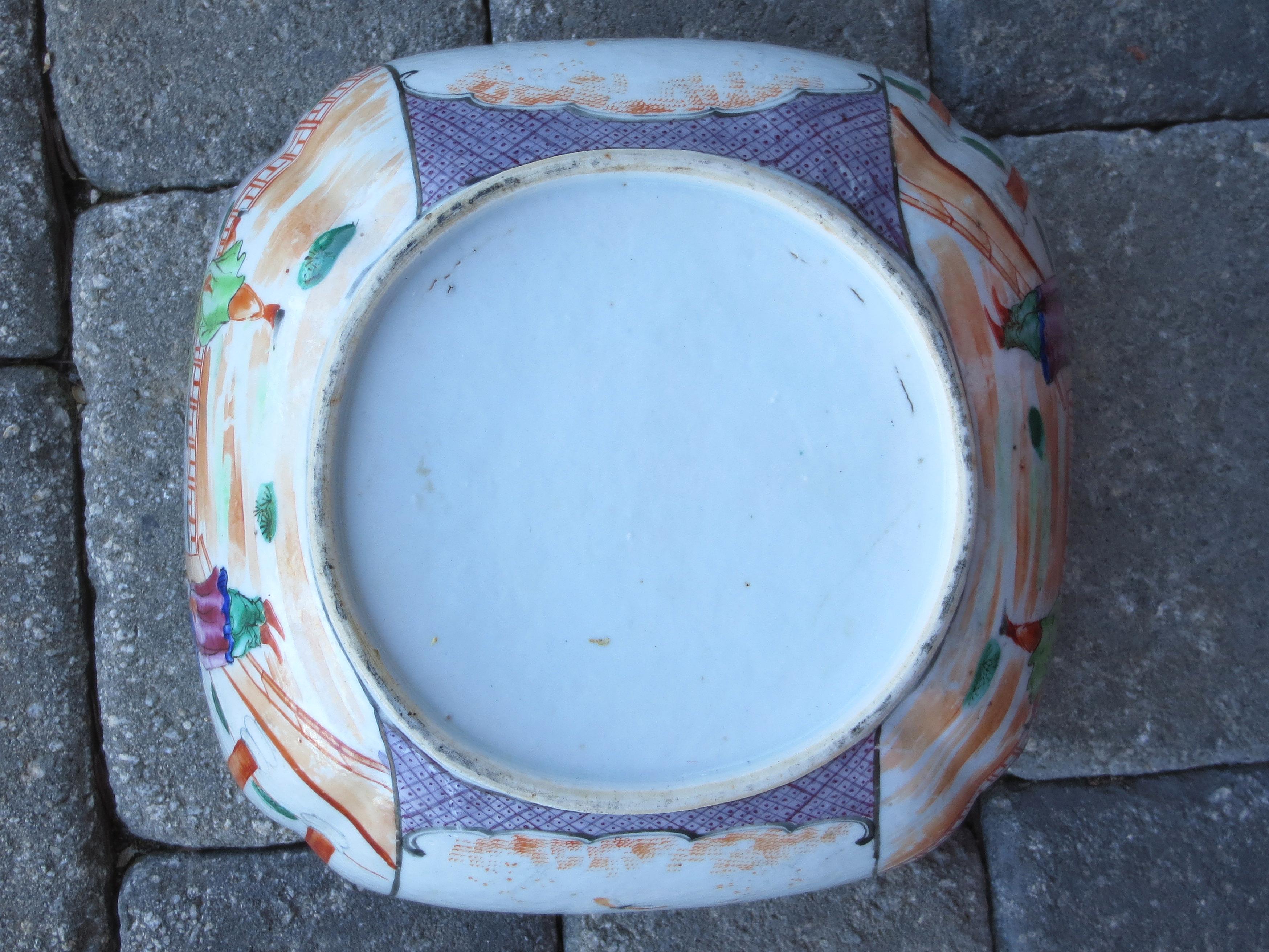 18th Century Chinese Porcelain Square Bowl For Sale 4