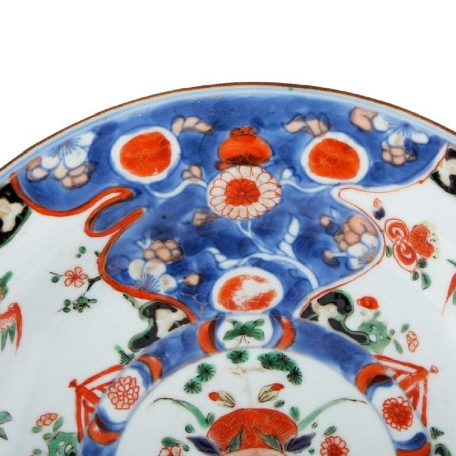 18th Century Chinese Qing Kangxi Plate, 18th Century In Good Condition For Sale In London, GB