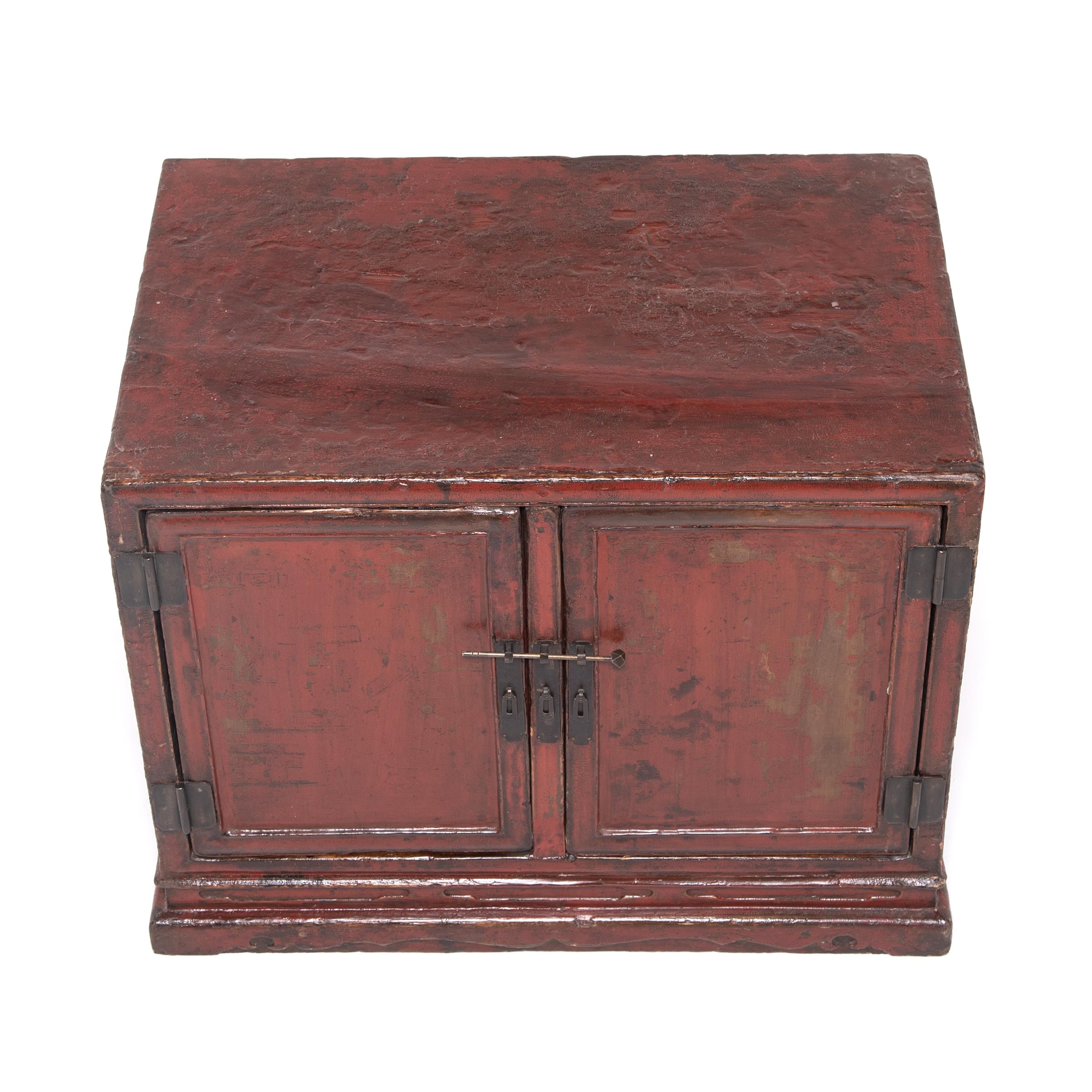 Chinese Red Lacquer Book Cabinet, c. 1700 In Good Condition For Sale In Chicago, IL