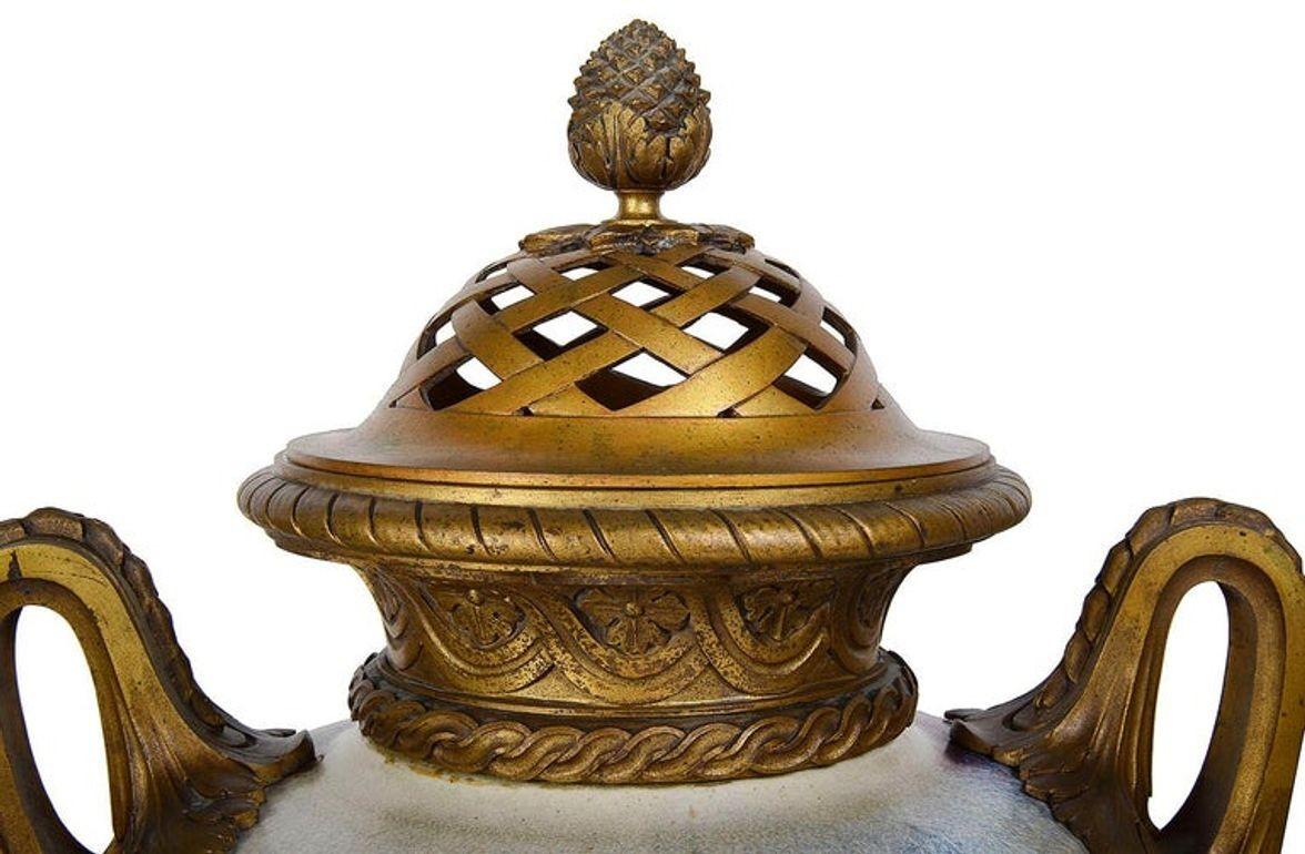 Chinesische Sang du Bouf-Vasenlampe mit Deckel aus dem 18. Jahrhundert im Angebot 1