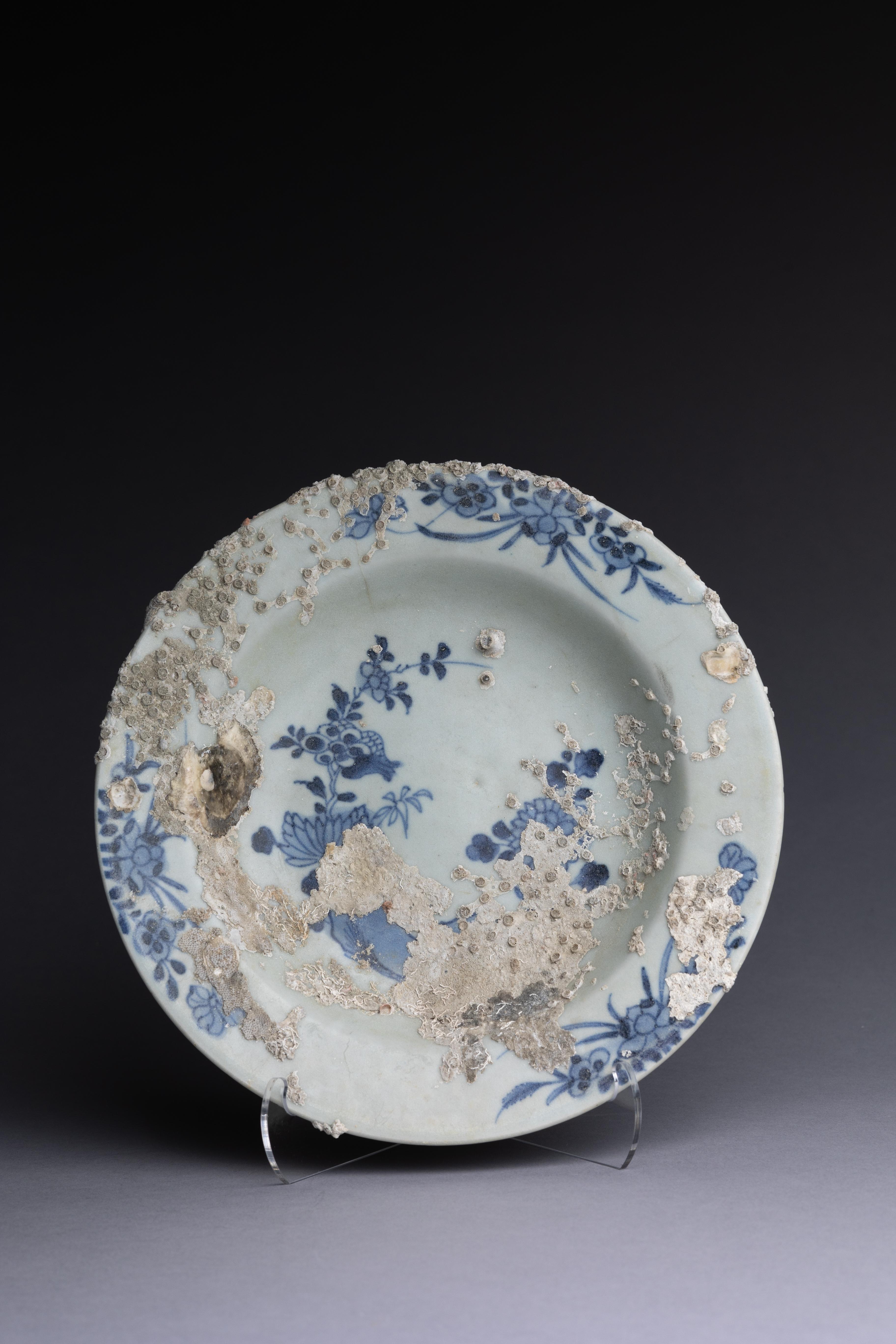 A Chinese export porcelain shipwreck soup dish from the Hatcher Porcelain Cargoes, made in the early to mid-18th century.

This Chinese porcelain soup dish was created specifically for export to the European market. It was used for soup or broth